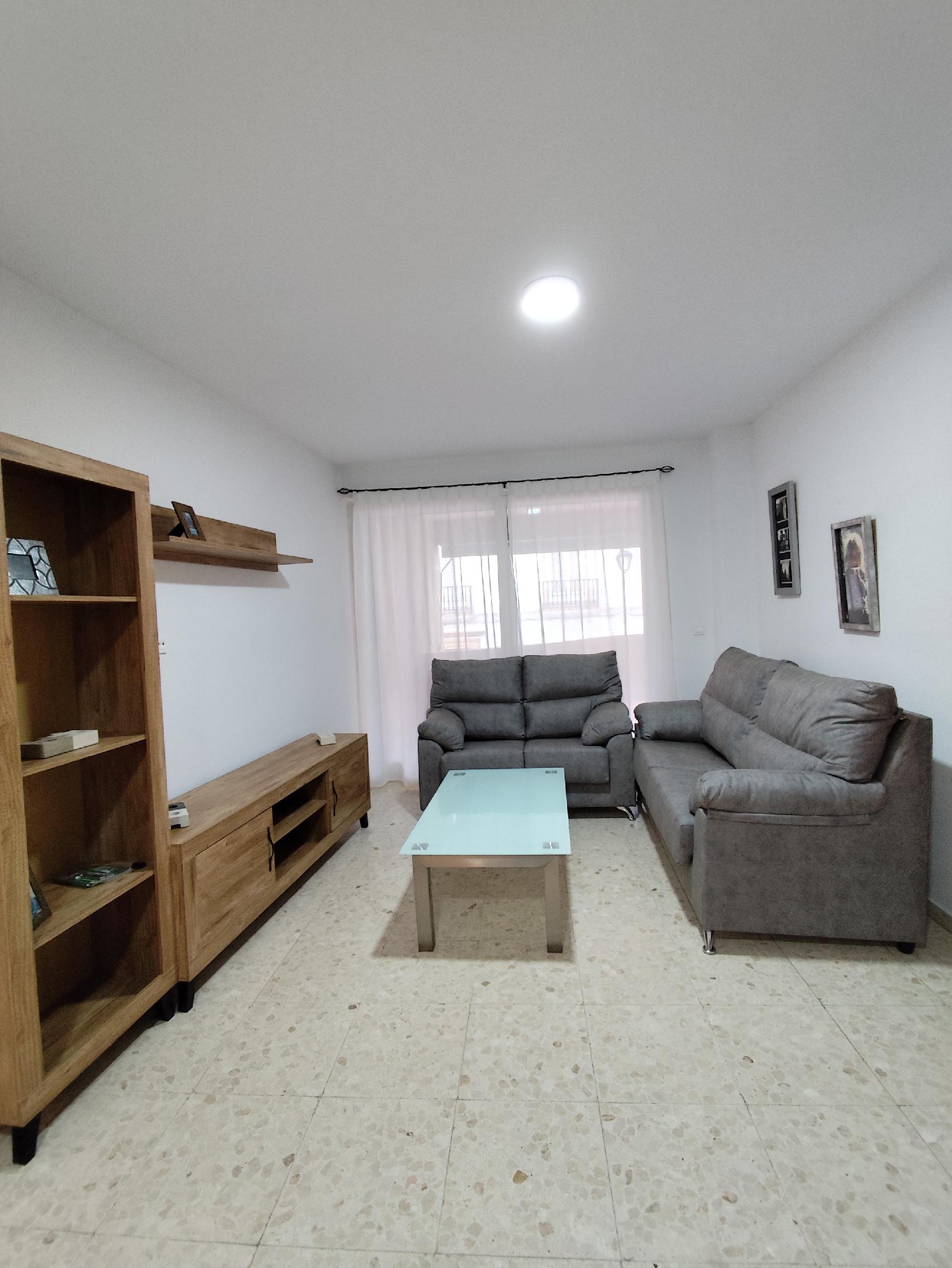 Imagen 3 Apartamento en alquiler en Almendralejo / Inmueble en pleno centro de Almendralejo.