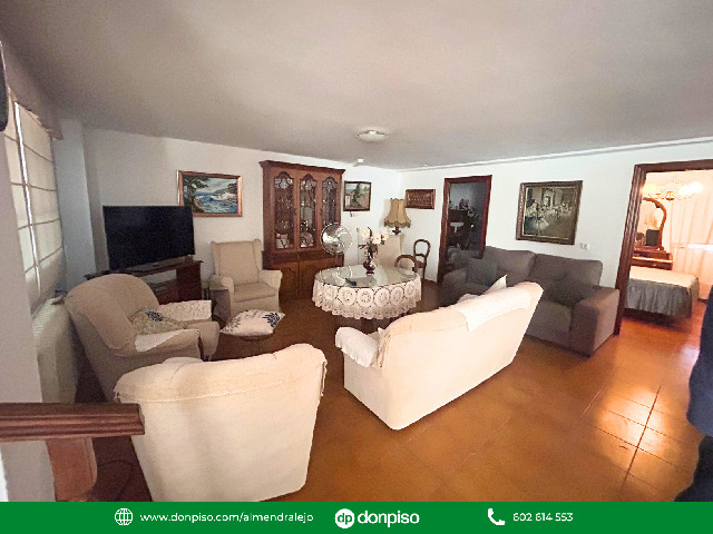 Imagen 8 Inmueble 297127 - Casa Adosada en venta en Almendralejo / Chalet en la mejor calle de San Marcos