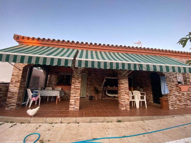 Imagen 1 Inmueble 296117 - Casa en venta en Chiclana De La Frontera / Cerca del Florín.