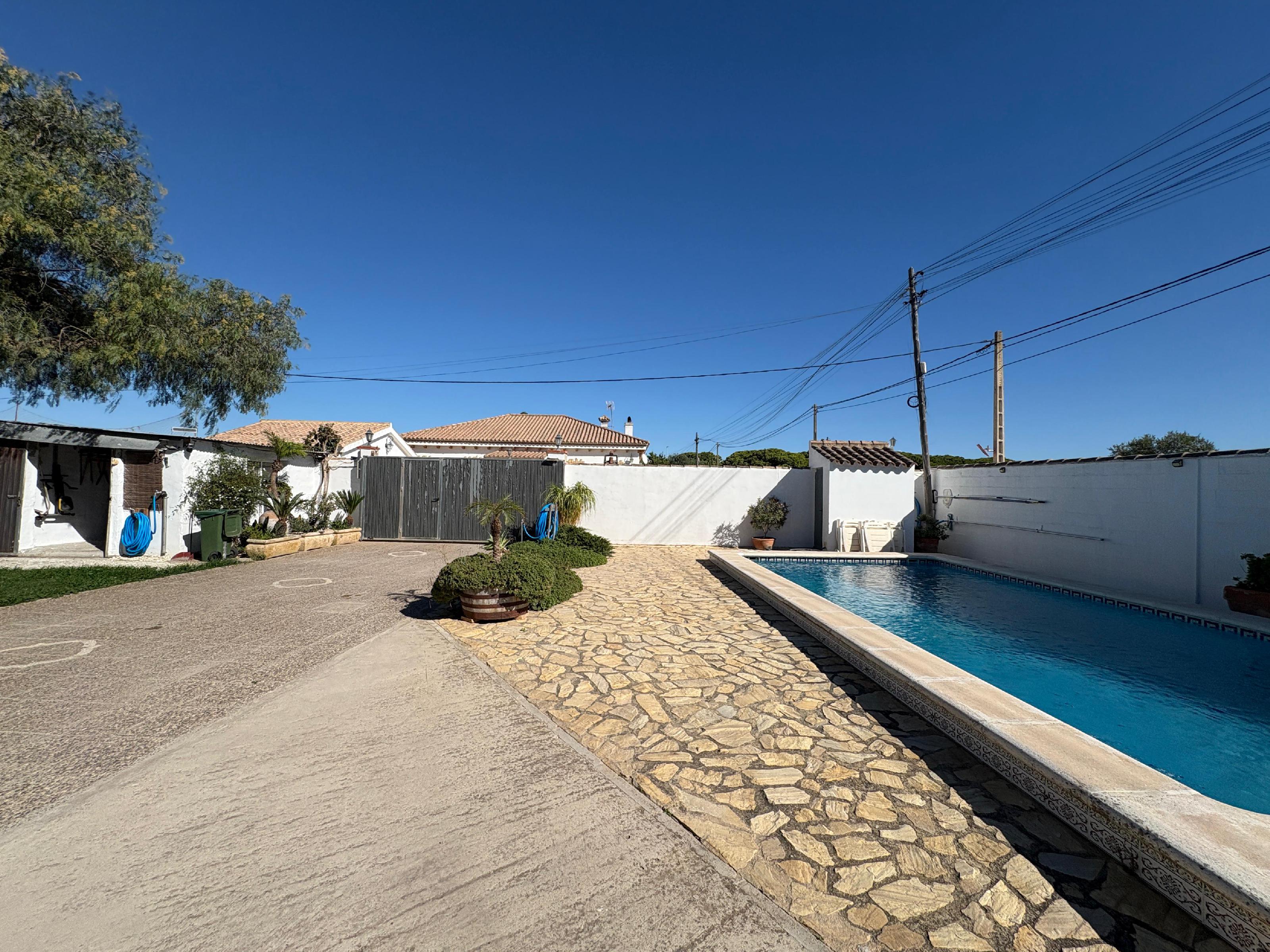 Imagen 2 Casa en venta en Chiclana De La Frontera / Zona Rana Verde. 