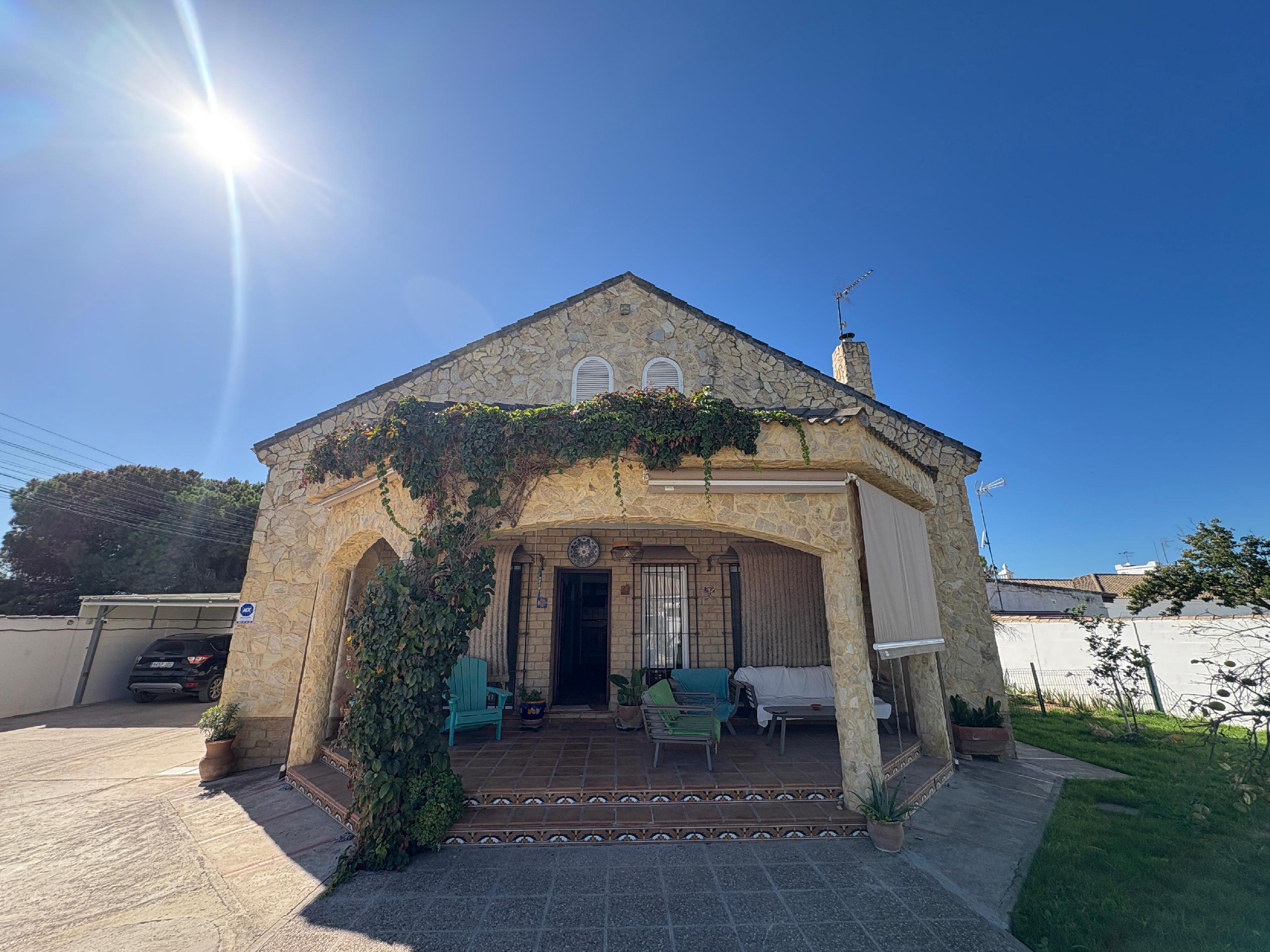 Imagen 1 Casa en venta en Chiclana De La Frontera / Zona Rana Verde. 