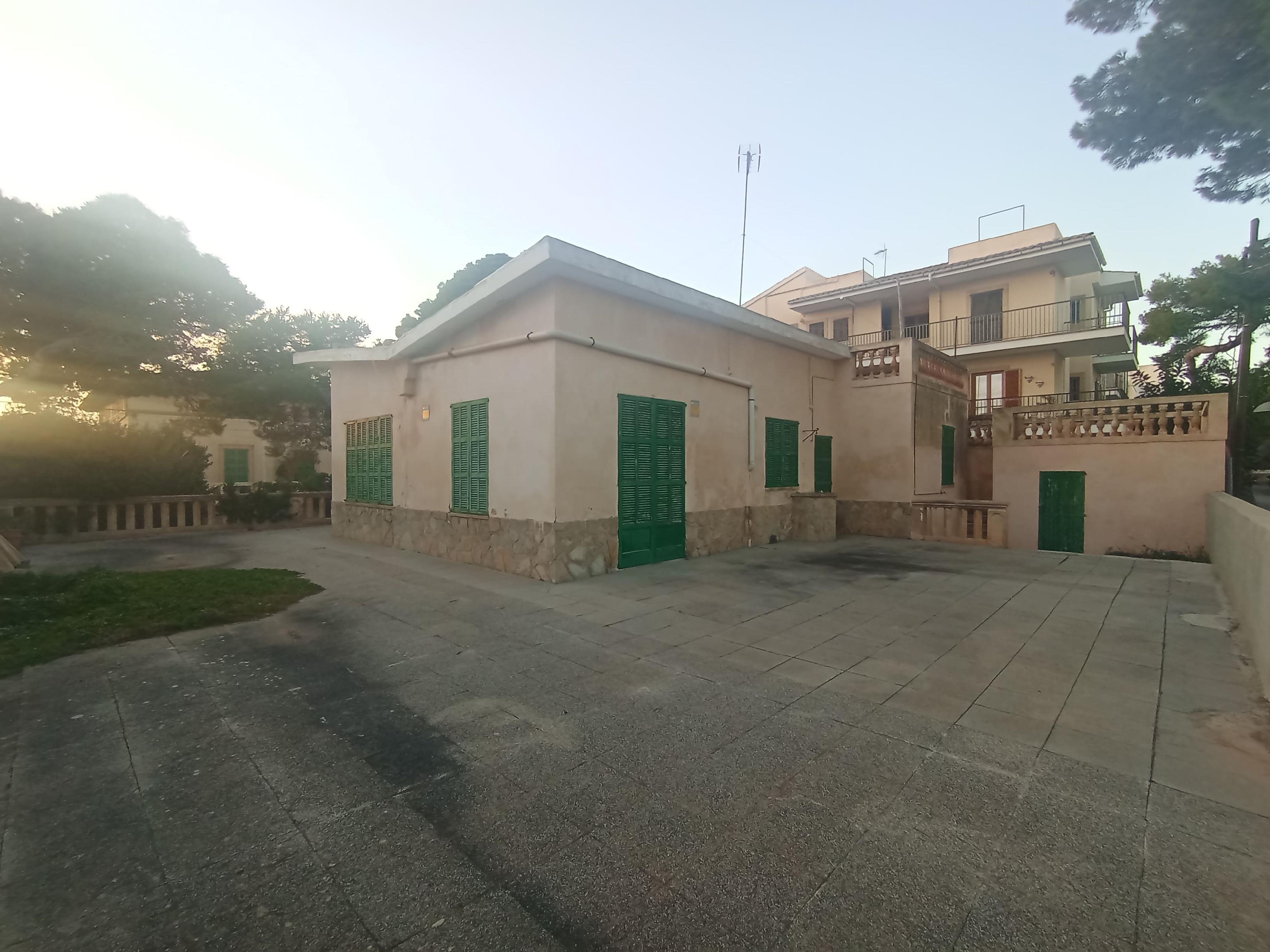 Imagen 1 Casa Aislada en venta en Manacor / Zona tranquila con parciales vistas al mar 