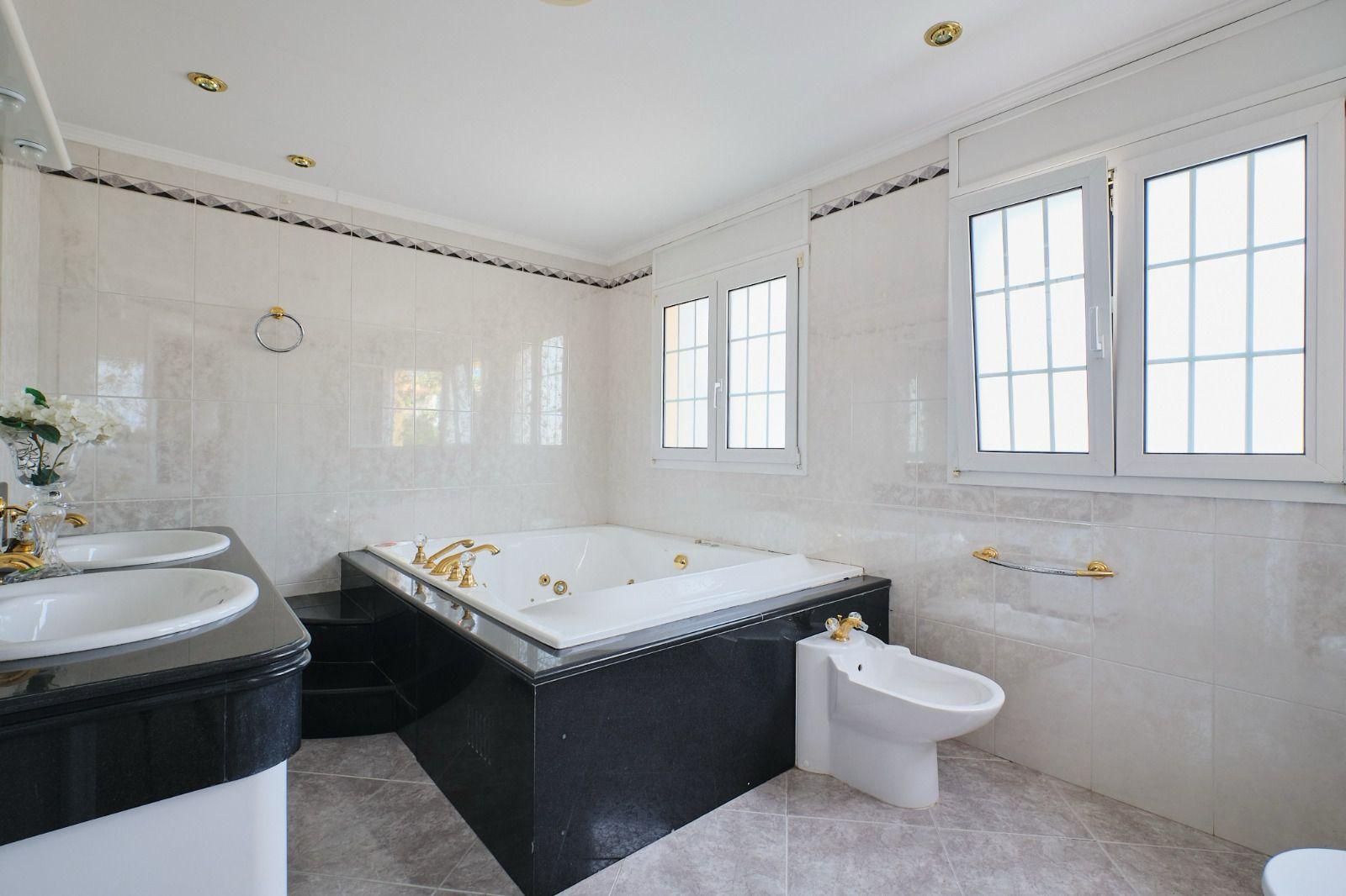 Imagen 48 Casa Aislada en venta en Pineda De Mar / Chalet en el centro de Pineda a 5 minutos de la playa