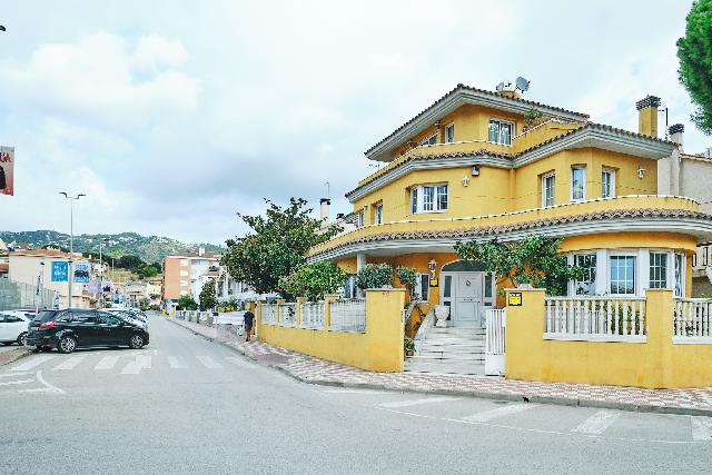 Imagen 3 Inmueble 287873 - Casa Aislada en venta en Pineda De Mar / Chalet en el centro de Pineda a 5 minutos de la playa