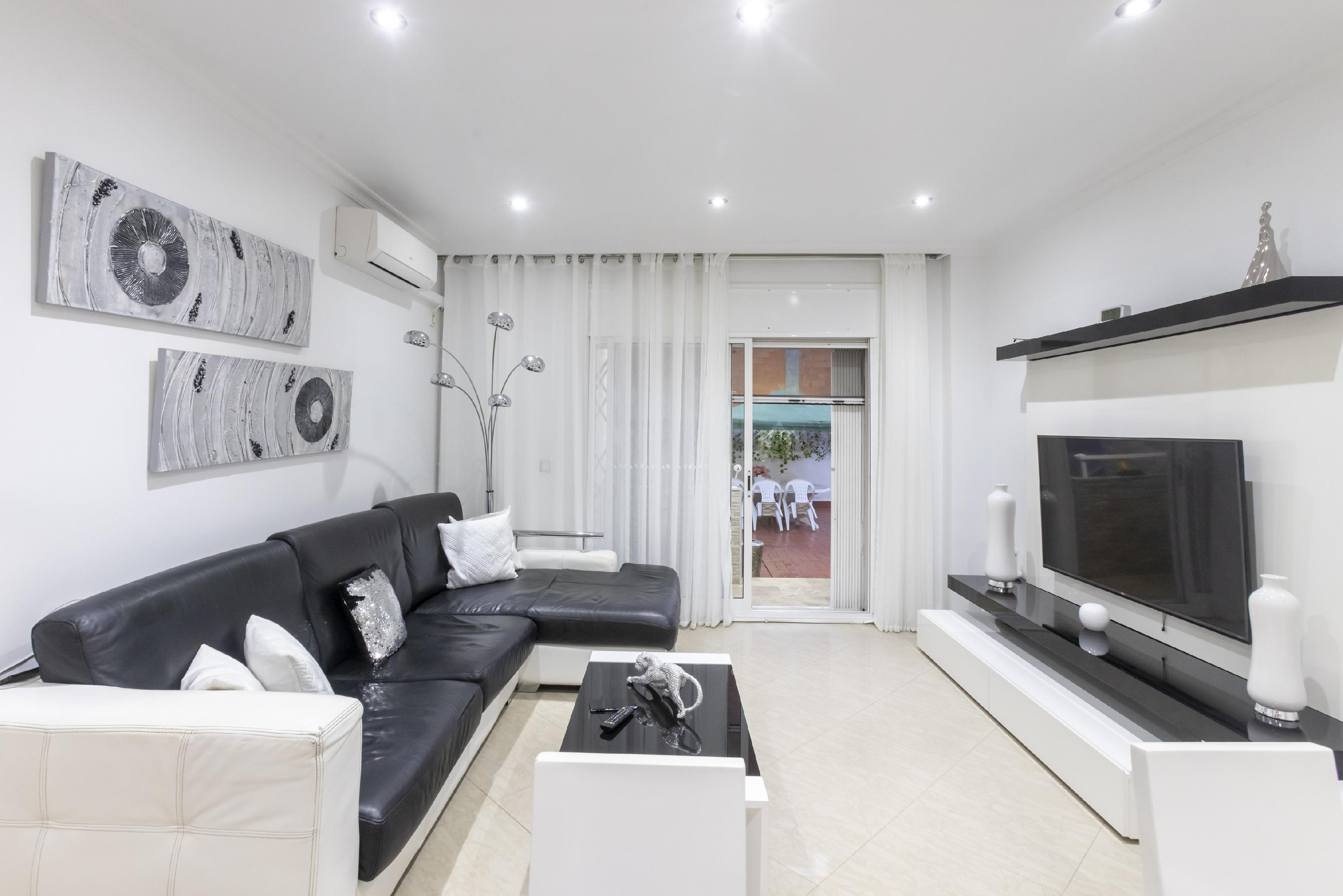 Imagen 1 Planta Baja en venta en Santa Coloma De Gramenet / Montigala, Barrio Puigfred