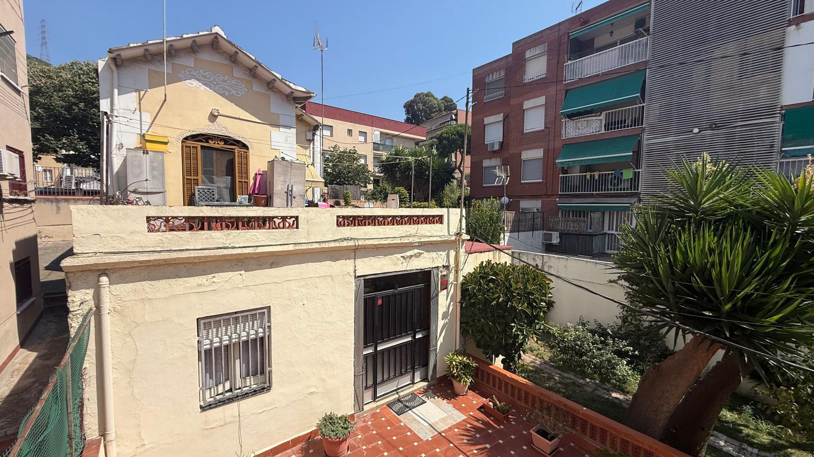 Imagen 2 Casa Aislada en venta en Santa Coloma De Gramenet / Singuerlin Santa Coloma Gramanet