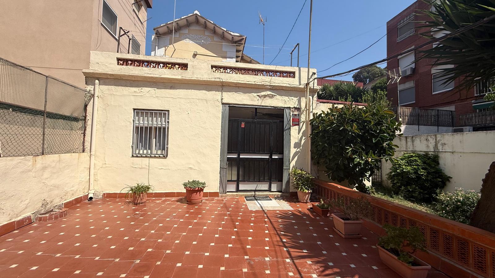 Imagen 1 Casa Aislada en venta en Santa Coloma De Gramenet / Singuerlin Santa Coloma Gramanet