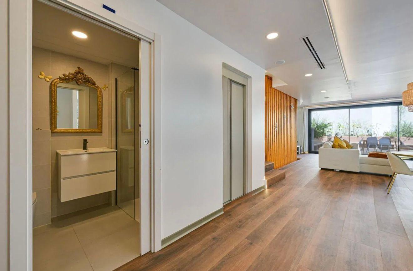 Imagen 3 Casa Adosada en venta en Montgat / Chalet Adosado en Montgat.