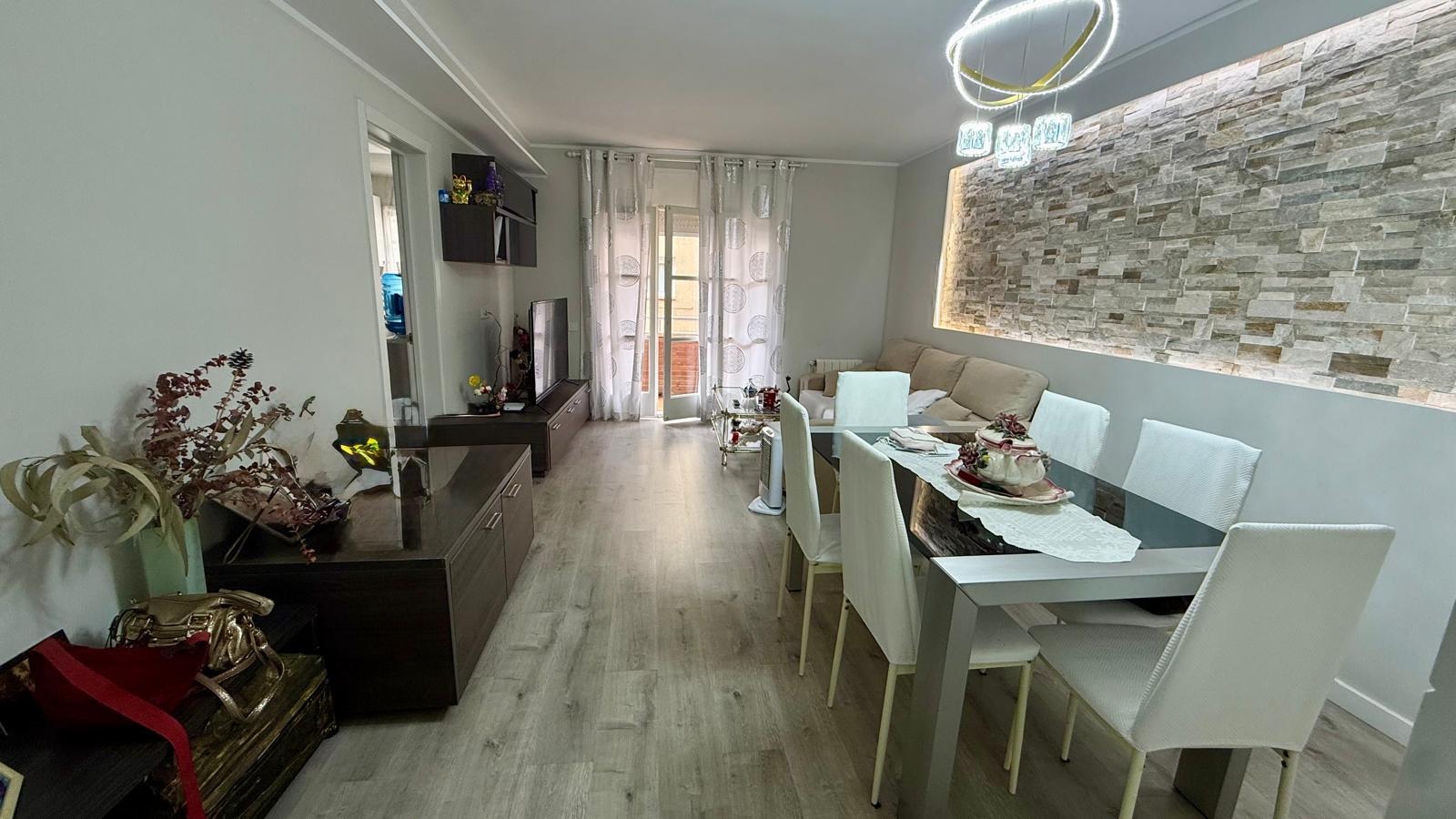 Imagen 2 Piso en venta en Malgrat De Mar / Piso con terraza en el Centro de Malgrat de Mar