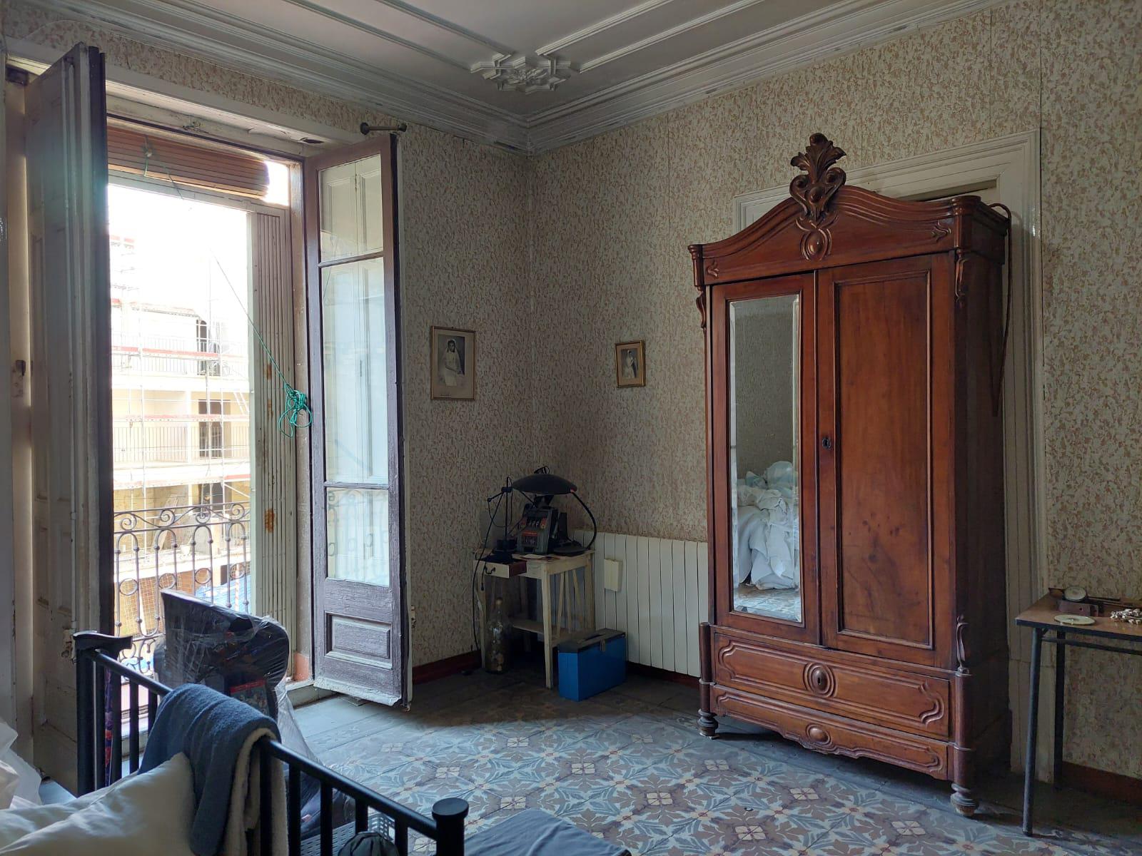 Imagen 1 Piso en venta en Barcelona / Frente a la Escultura de Pitarra