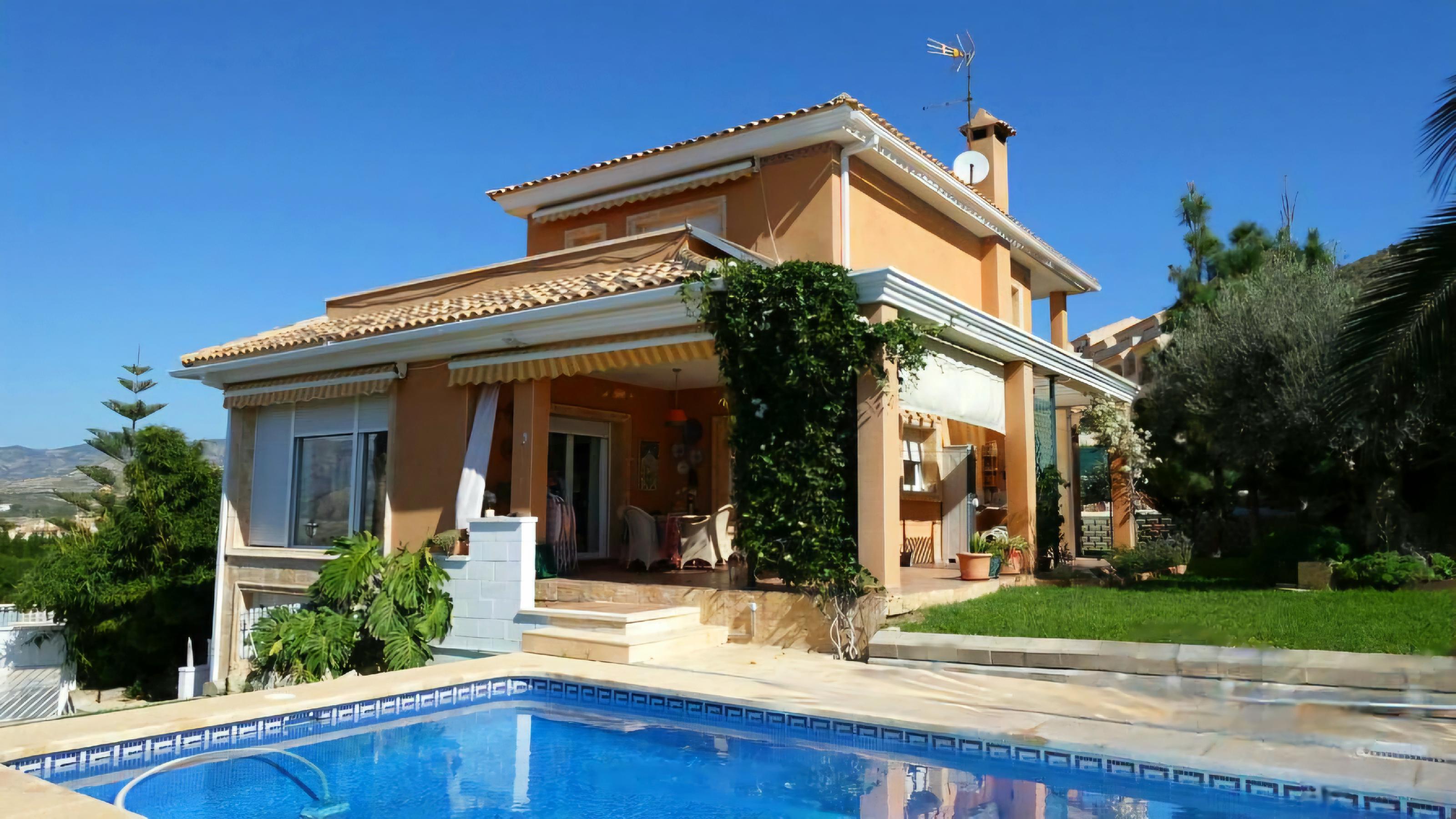 Imagen 1 Casa Aislada en venta en Busot / Calle lesco marques