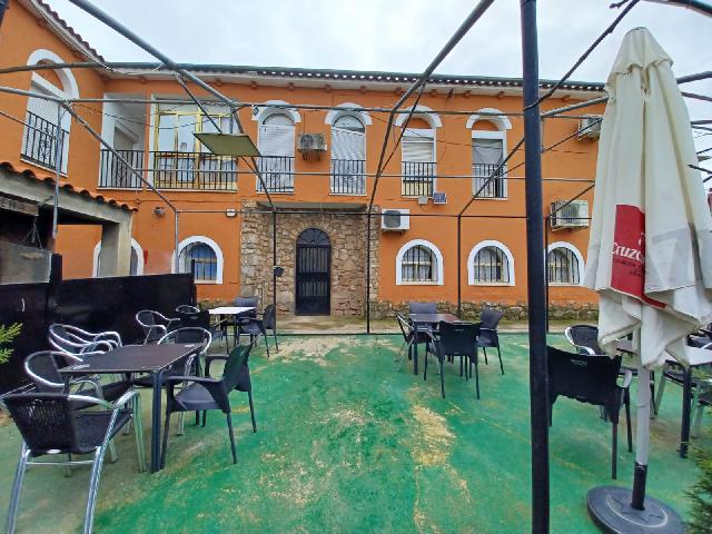 Imagen 1 Inmueble 290758 - Casa Aislada en venta en Navas Del Madroño / Pasando el desvío a Brozas, unos metros en la...