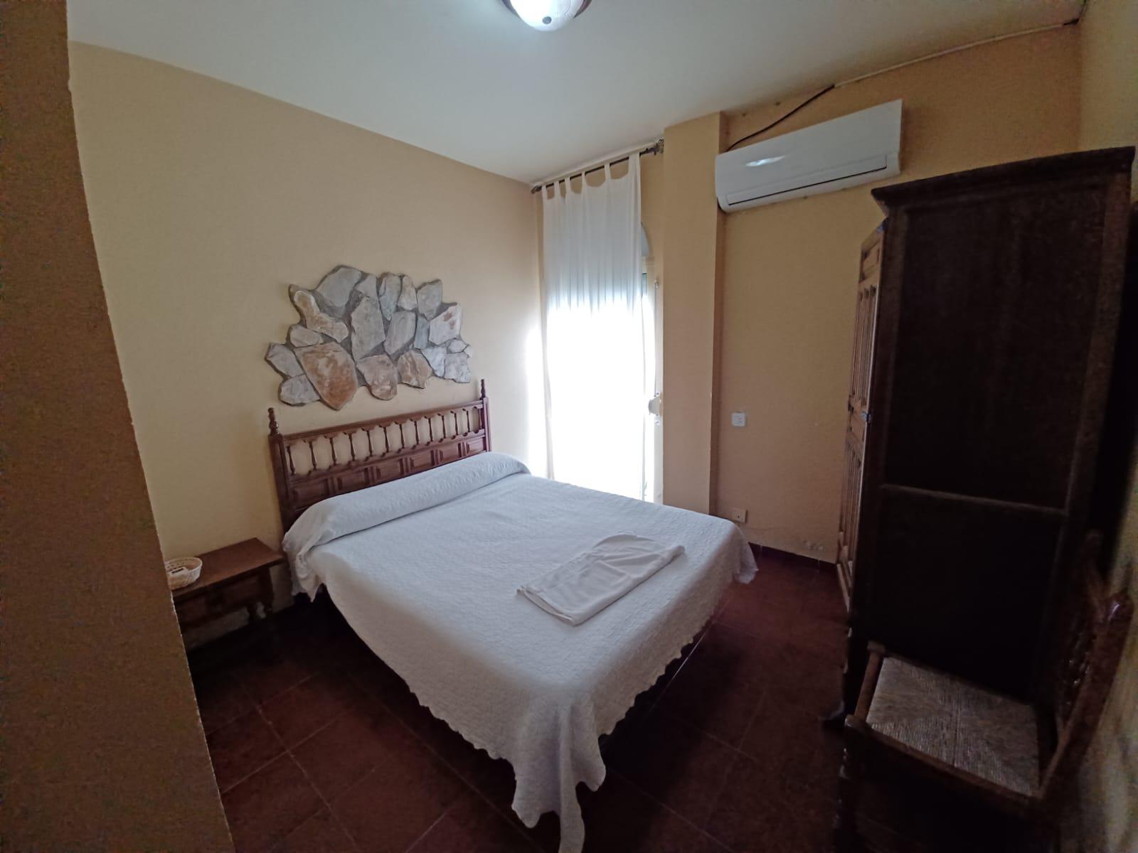 Imagen 12 Casa Aislada en venta en Navas Del Madroño / Pasando el desvío a Brozas, unos metros en la...