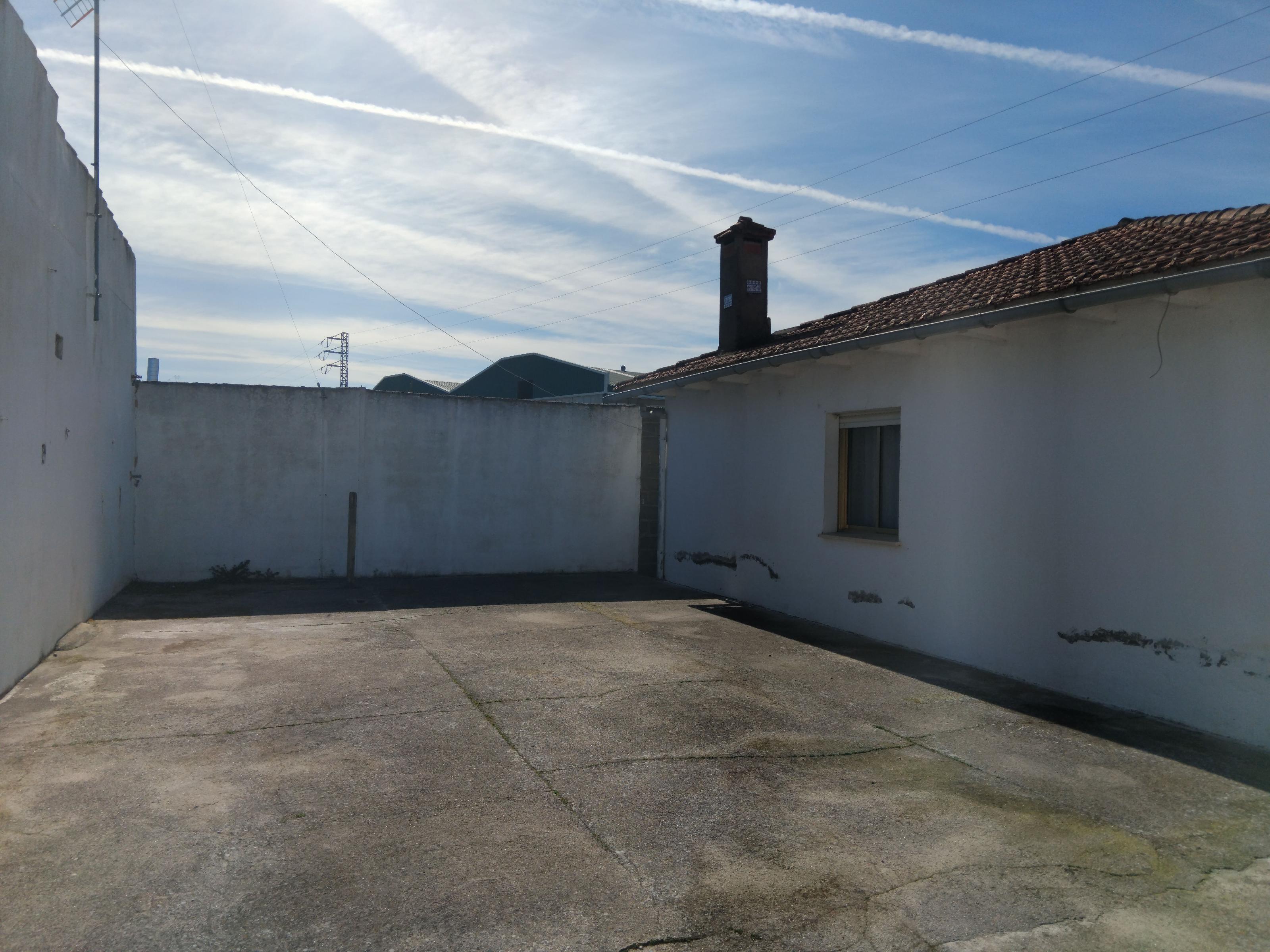 Imagen 5 Casa Aislada en venta en Navalmoral De La Mata / Cerca de Desguace Martín