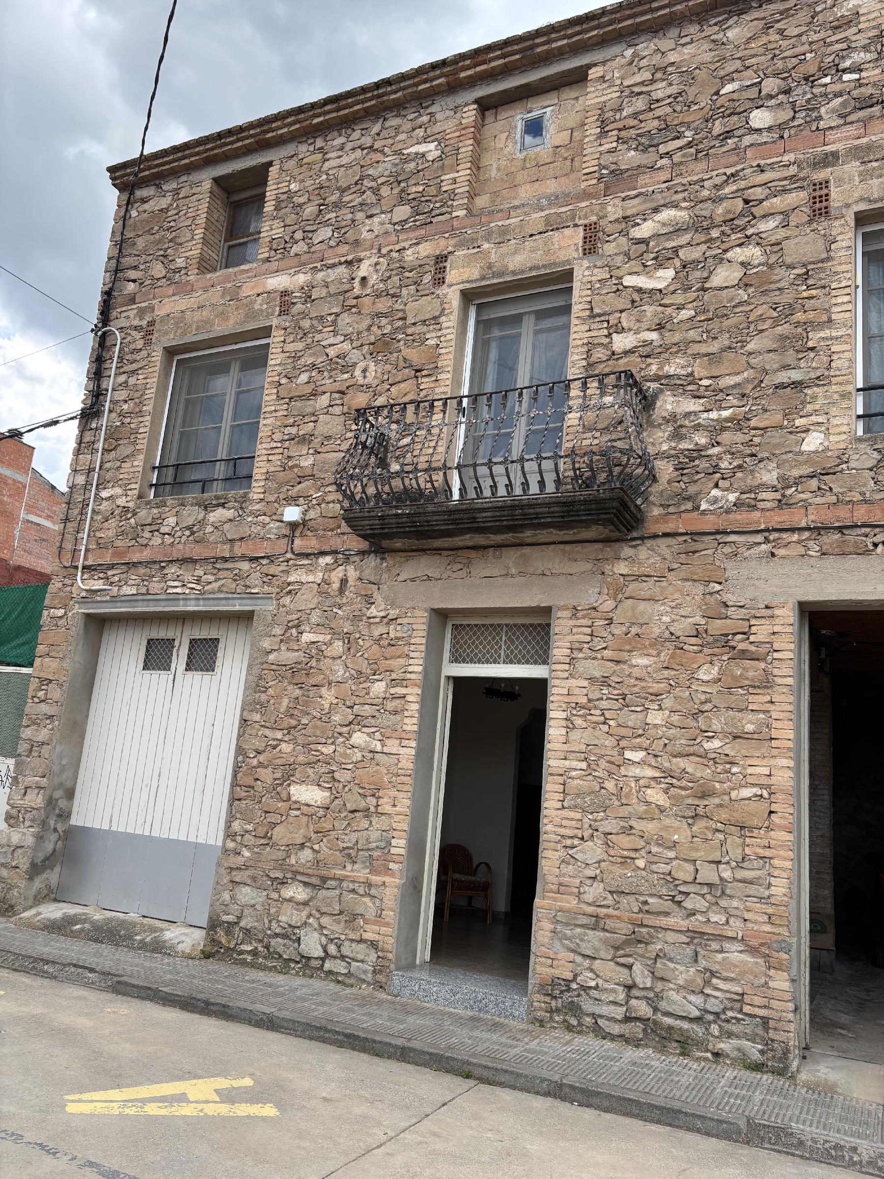 Imagen 2 Casa en venta en Sant Martí De Tous / A pocos metros del centro de Sant Martí de Tous