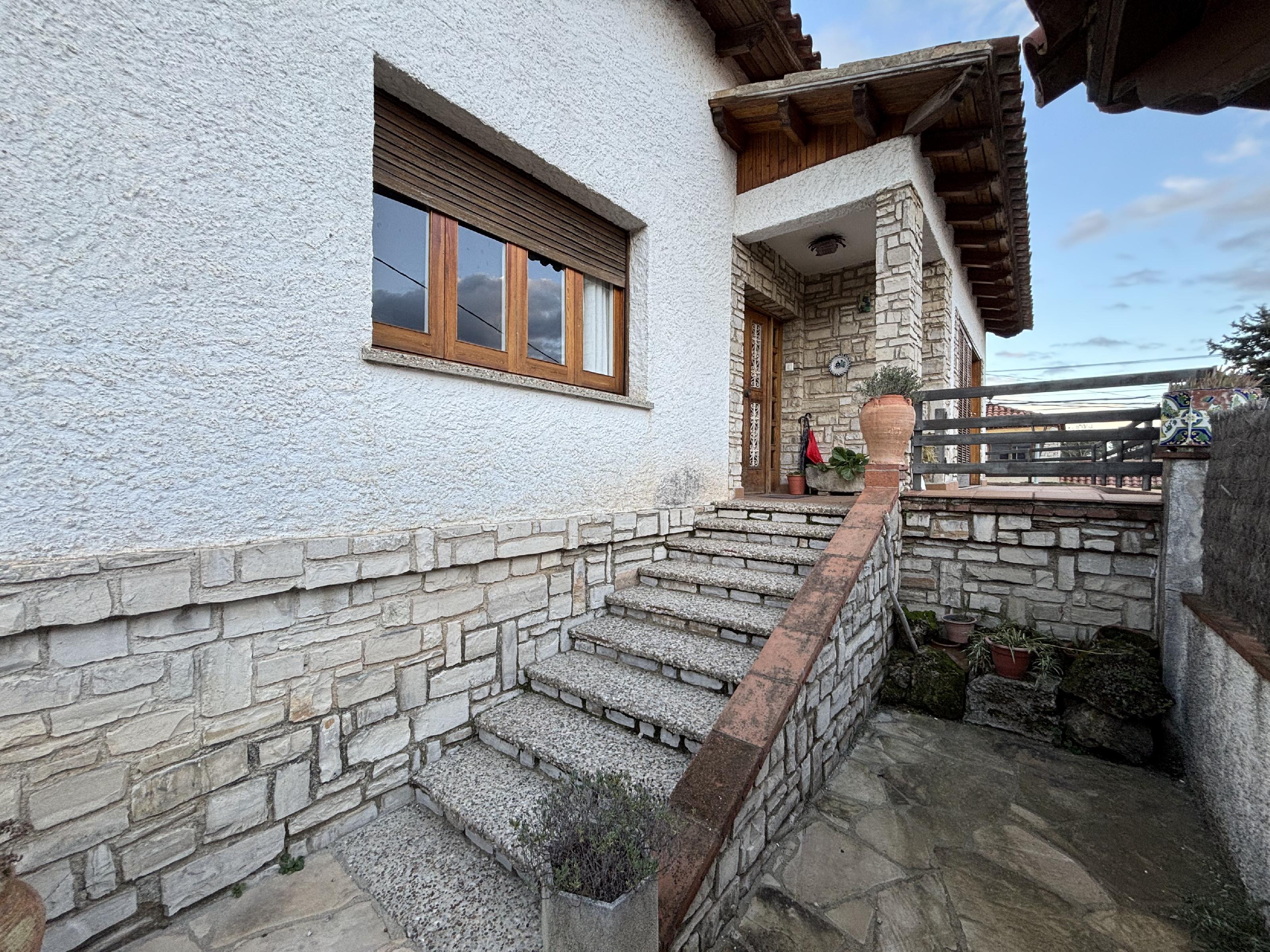Imagen 1 Casa en venta en Vallbona D´anoia / Cerca de la estación del tren