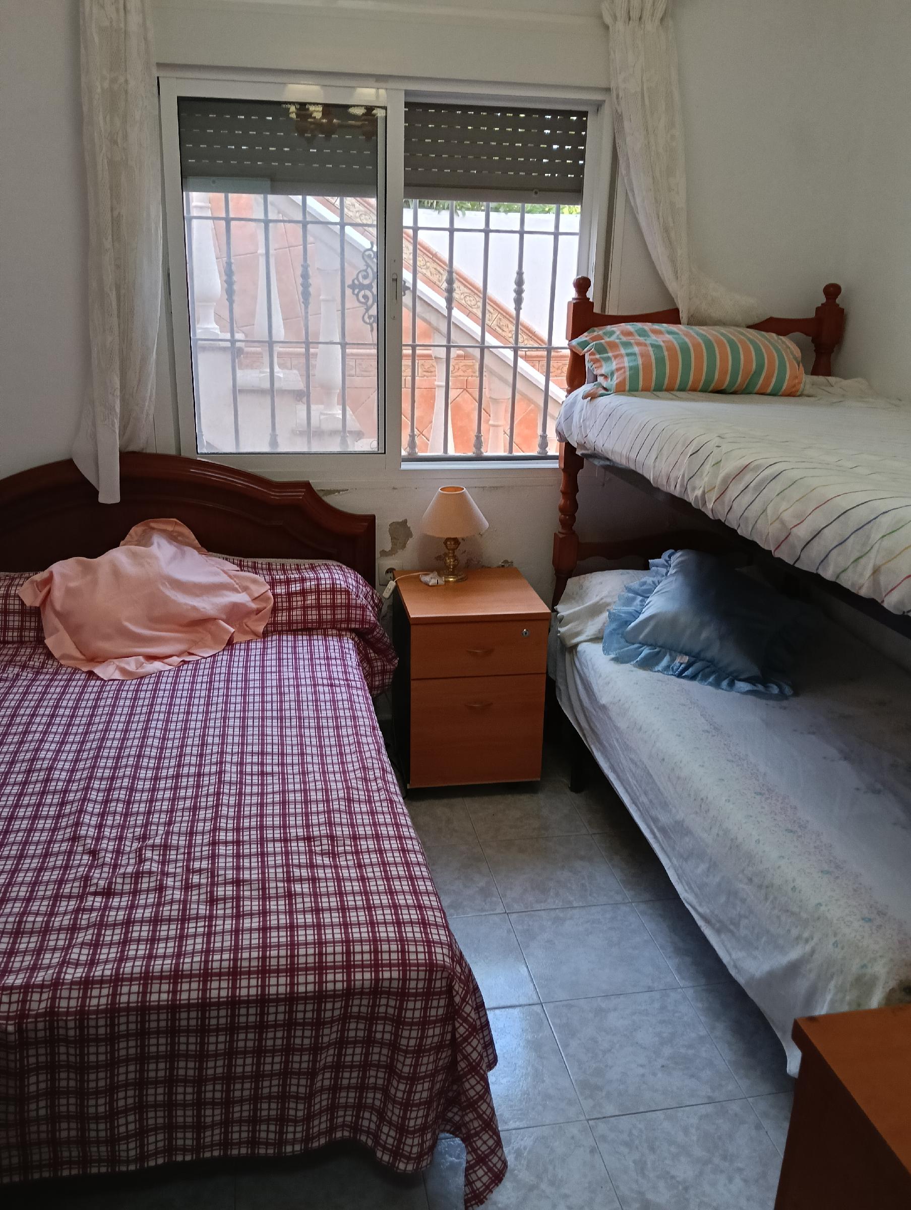 Imagen 12 Casa Aislada en venta en Chipiona / Situado a 500 m de la playa de las tres piedras.