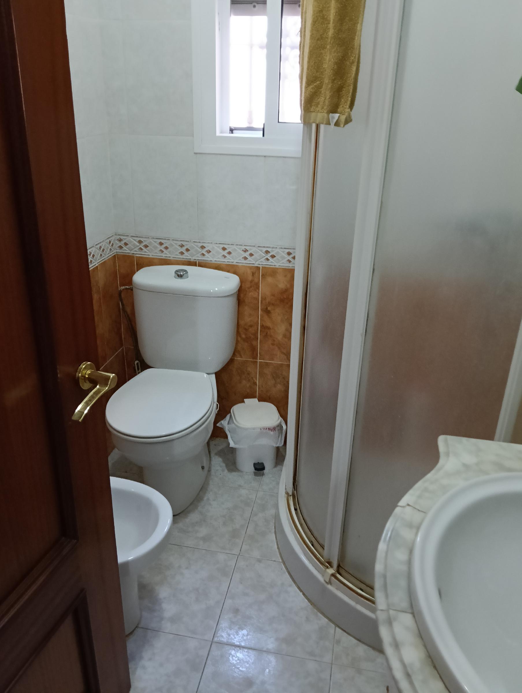 Imagen 17 Casa Aislada en venta en Chipiona / Situado a 500 m de la playa de las tres piedras.