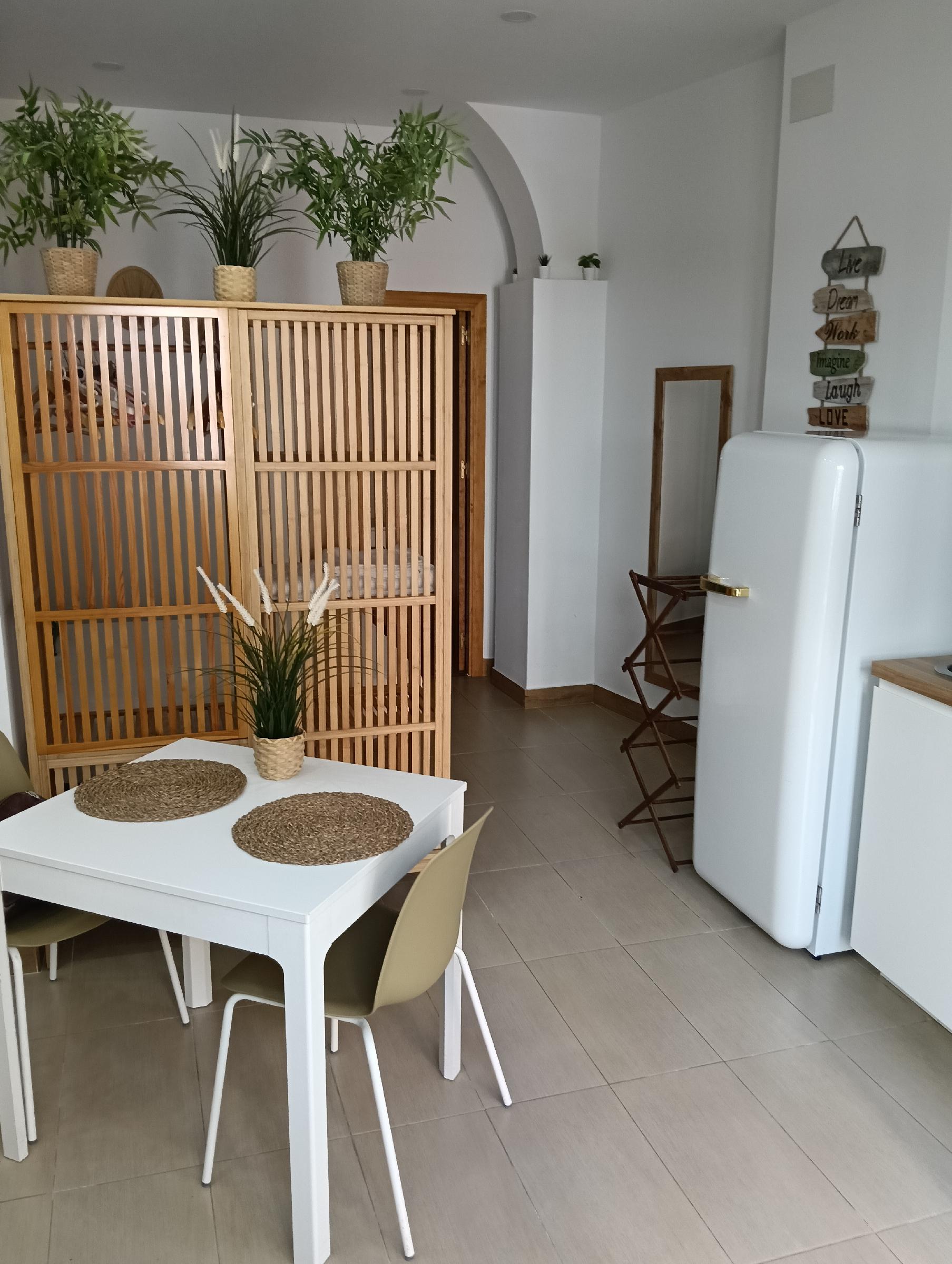 Imagen 1 Piso en venta en Sanlúcar De Barrameda / Ubicado a 200metros plaza Cabildo y mercado de Ab...