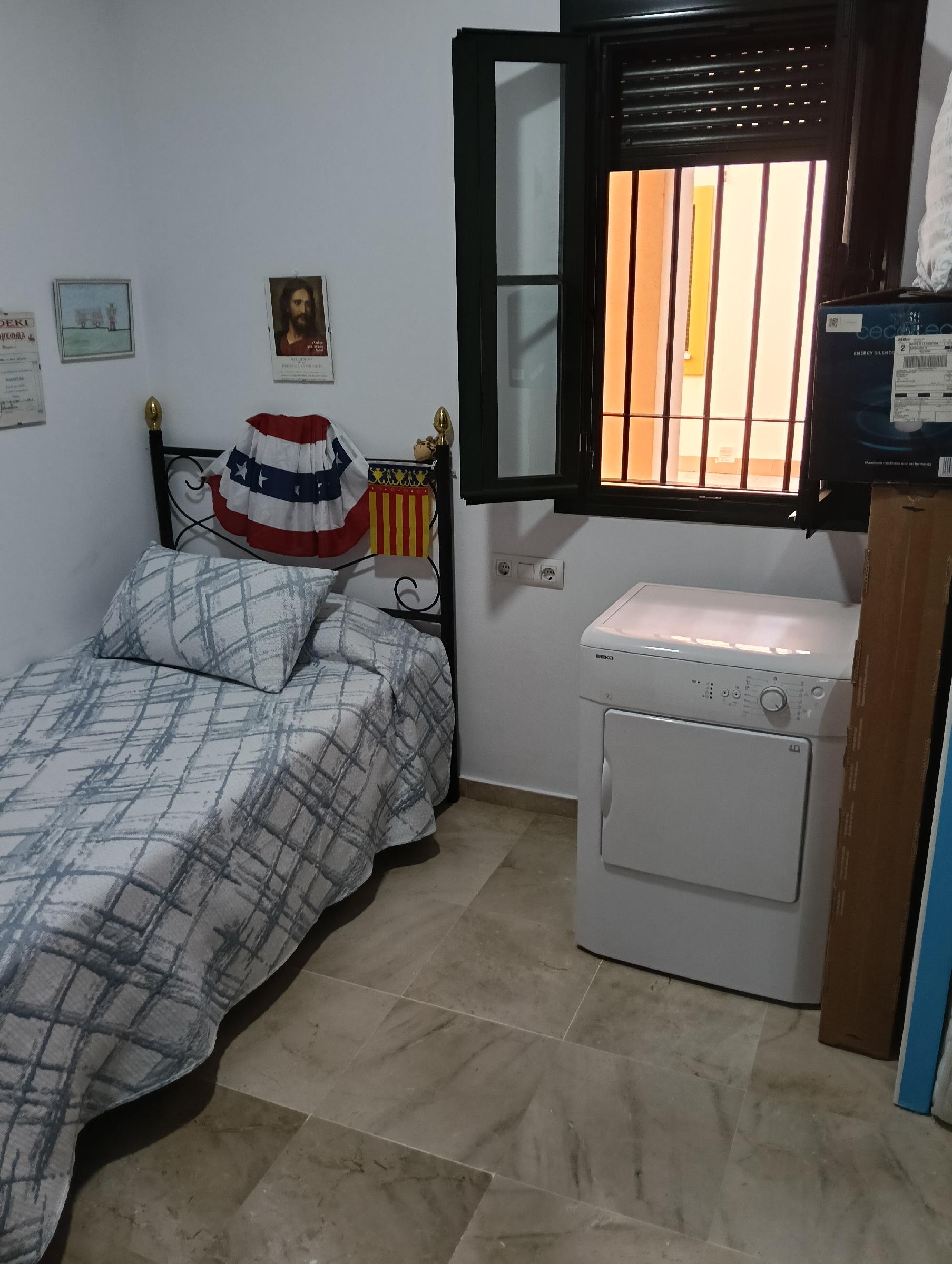 Imagen 2 Piso en venta en Chiclana De La Frontera / Ubicado en el centro,al lado del mercado de abastos