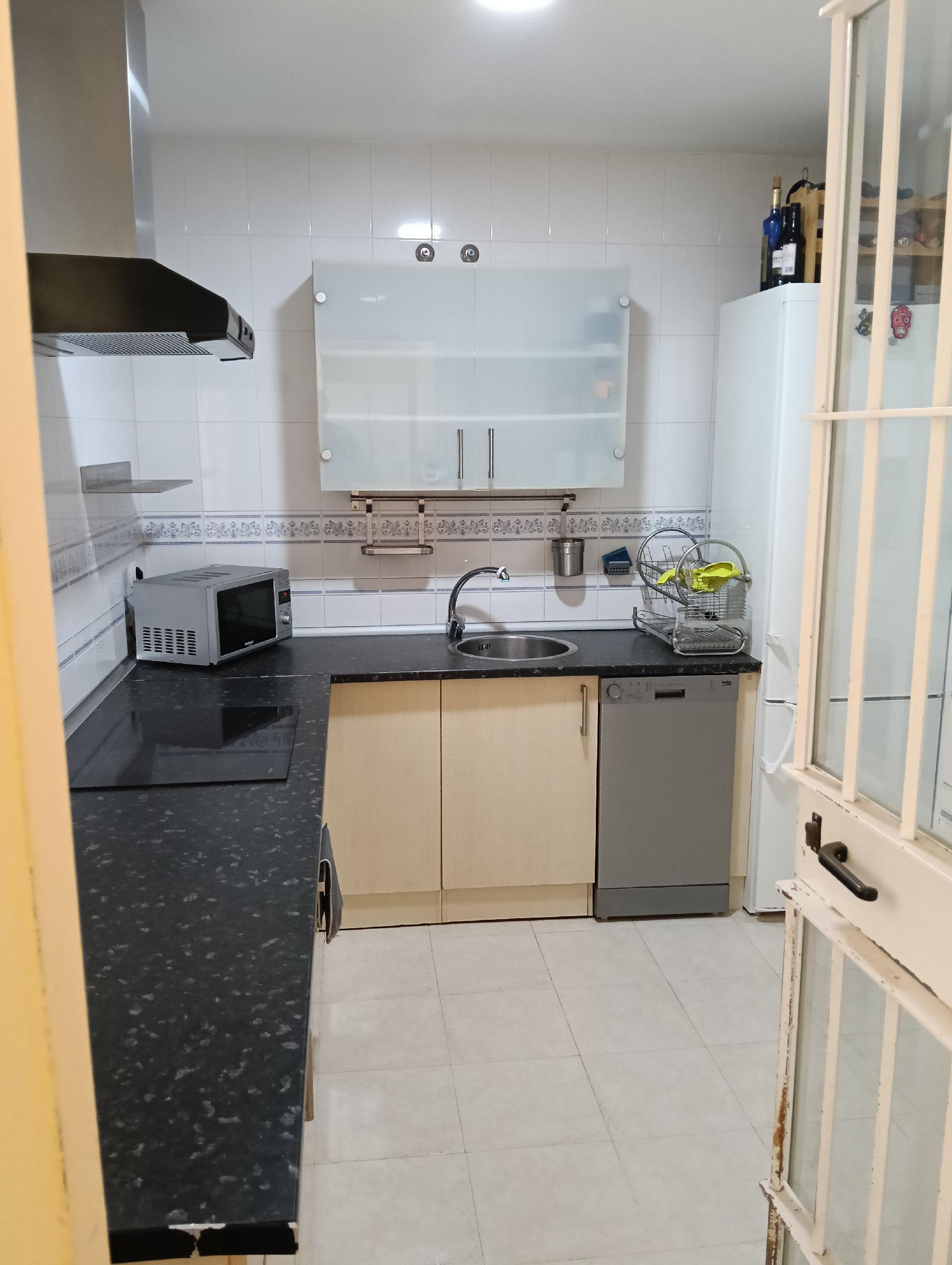 Imagen 12 Piso en venta en Jerez De La Frontera / Ubicado en zona barriada San José Obrero.