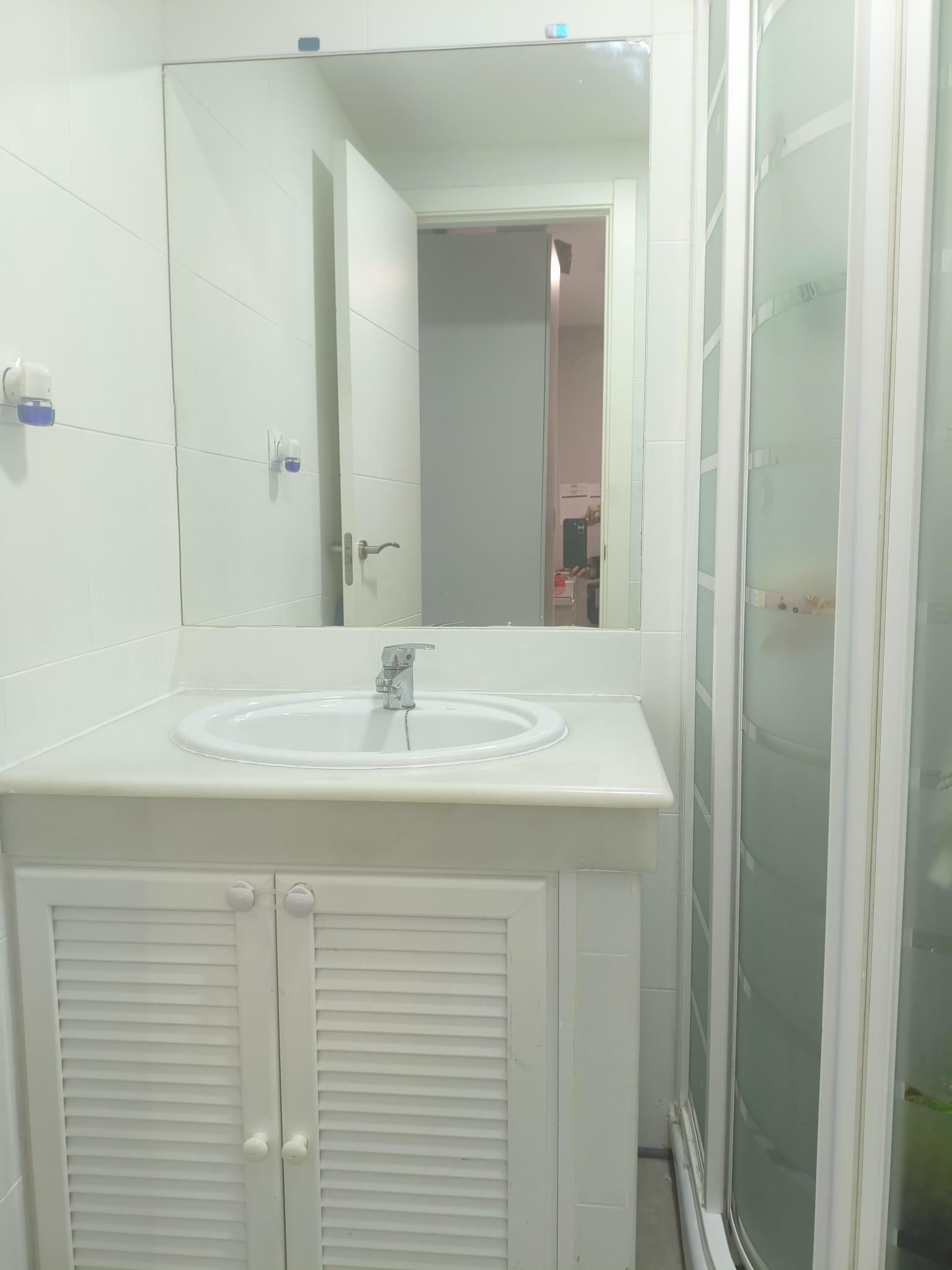 Imagen 5 Piso en venta en Cádiz / Cerca de la playa de la Victoria.