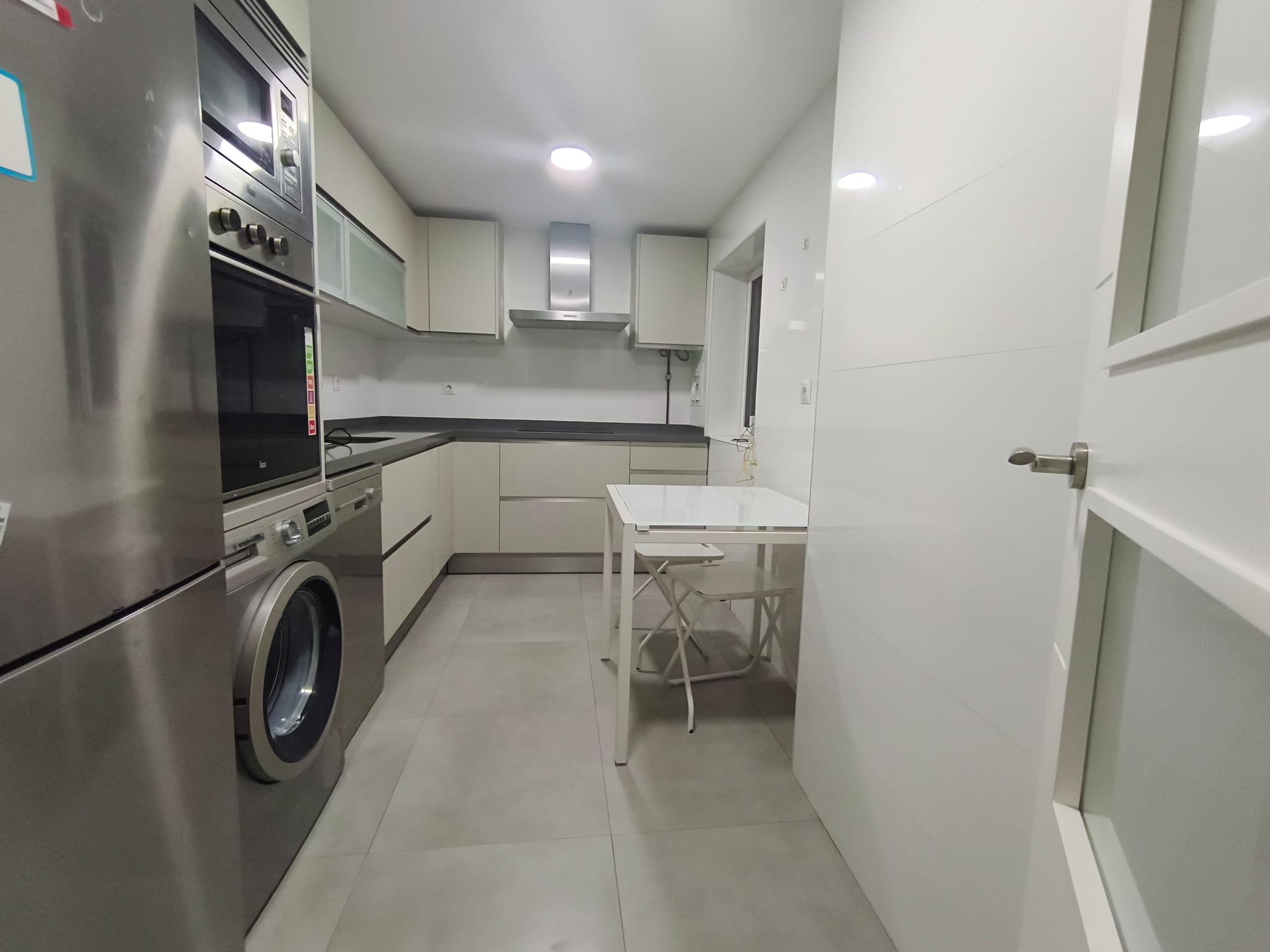 Imagen 2 Piso en venta en Cádiz / Cerca de la playa de la Victoria.