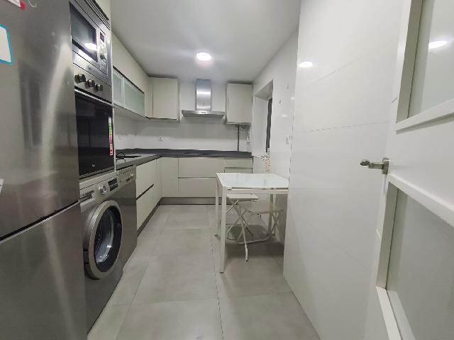 Imagen 2 Inmueble 299315 - Piso en venta en Cádiz / Cerca de la playa de la Victoria.