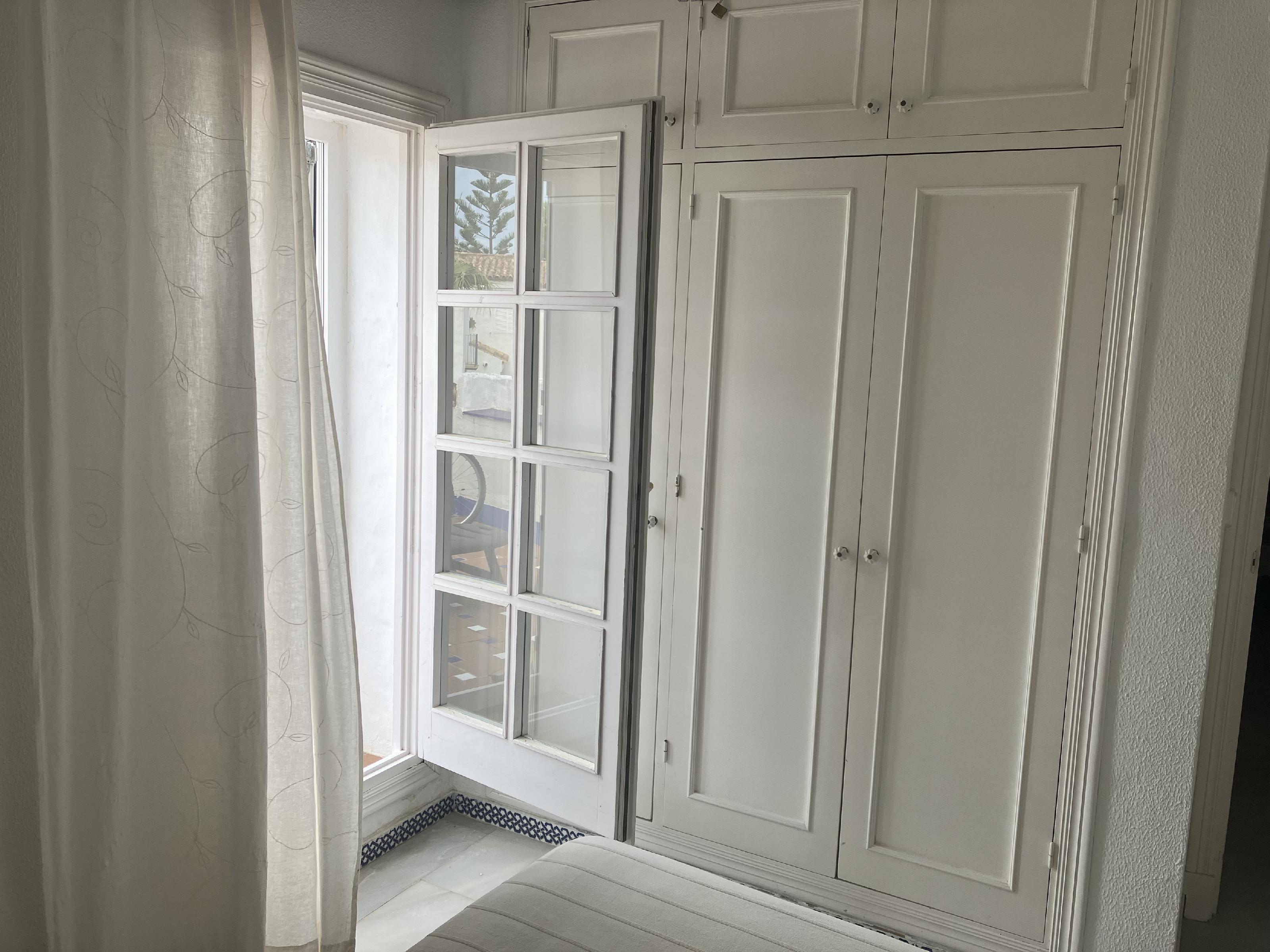 Imagen 17 Dúplex en venta en Chiclana De La Frontera / Ubicada muy cerca  de la playa de Sancti Petri.