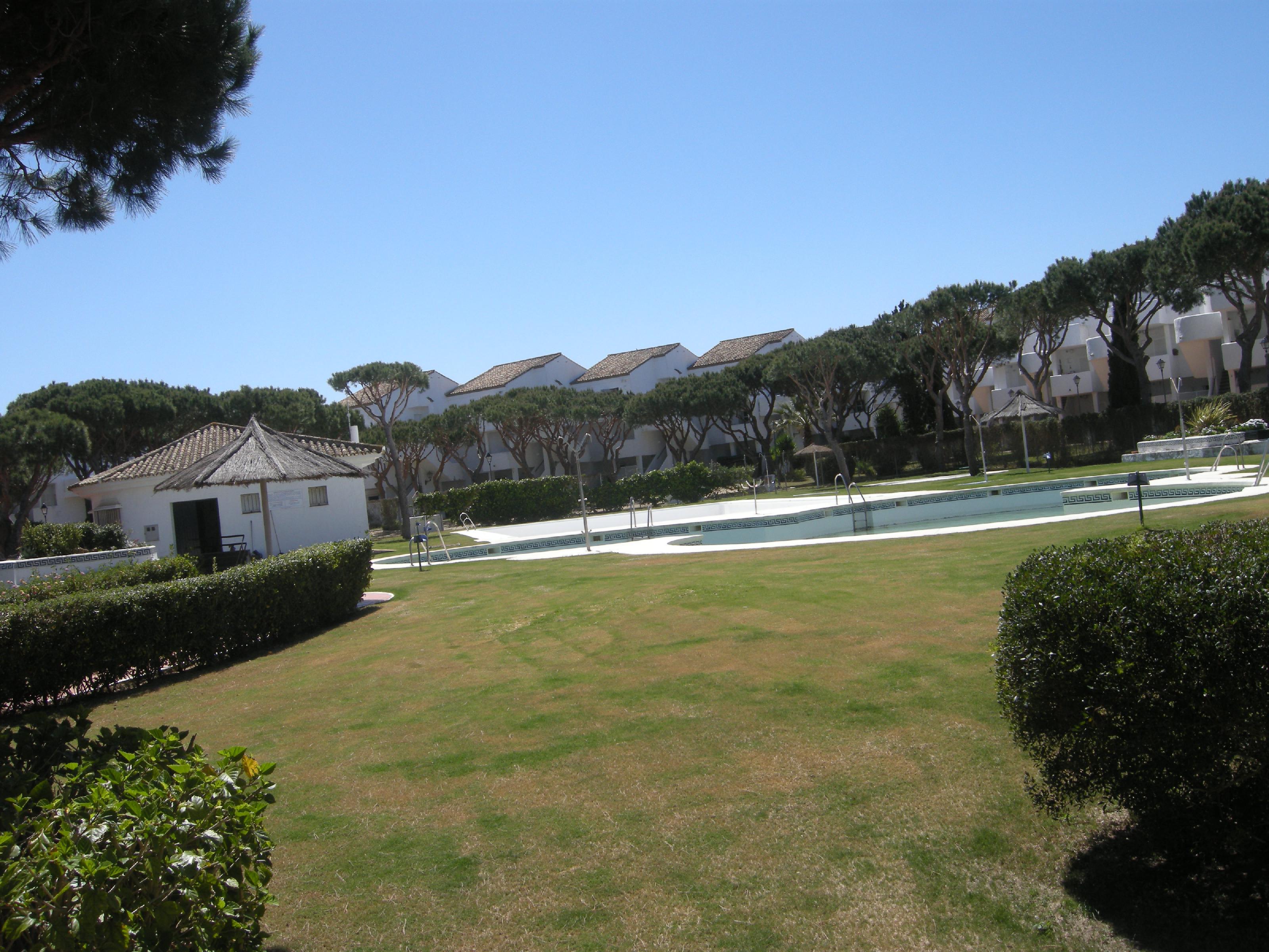 Imagen 22 Dúplex en venta en Chiclana De La Frontera / Ubicada muy cerca  de la playa de Sancti Petri.