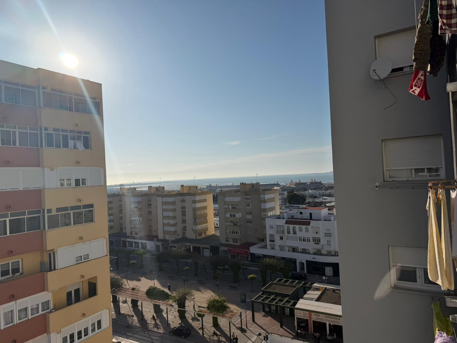 Imagen 21 Piso en venta en San Fernando / Ubicado en la zona de Reyes Católicos