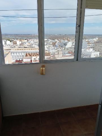 Imagen 10 Inmueble 300091 - Piso en venta en San Fernando / Ubicado en la zona de Reyes Católicos