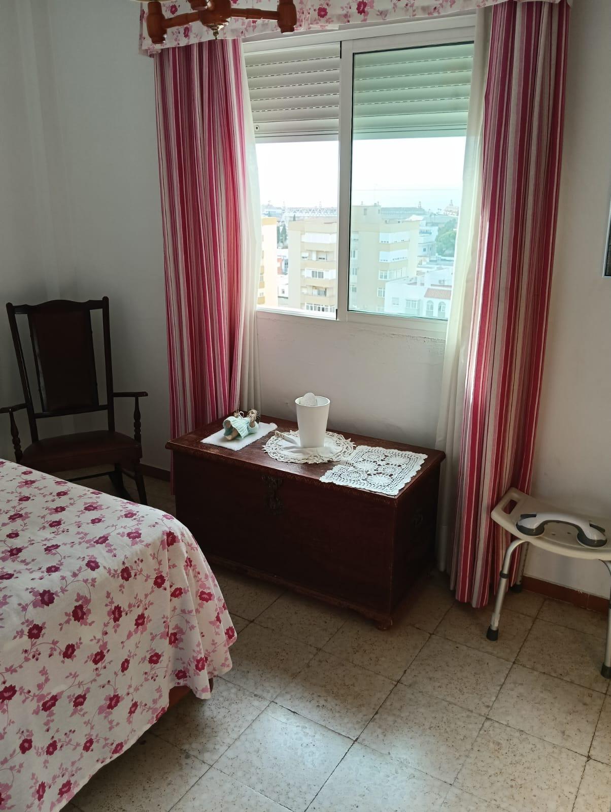 Imagen 16 Piso en venta en San Fernando / Ubicado en la zona de Reyes Católicos