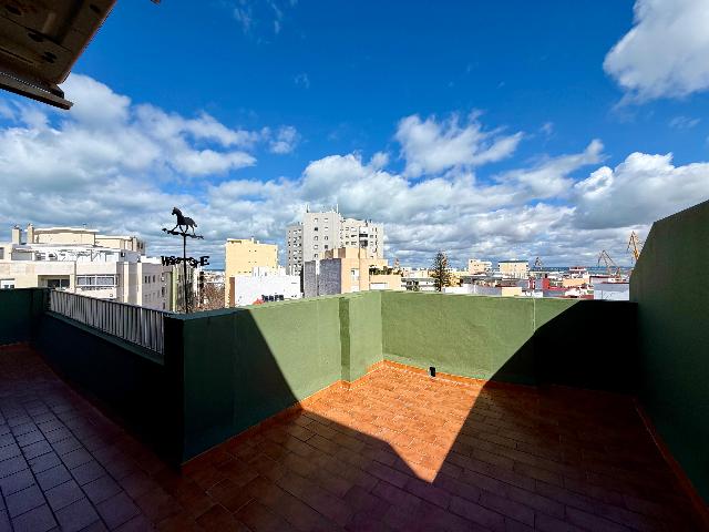 Imagen 4 Inmueble 300099 - Piso en venta en Cádiz / Cerca de la plaza San Severiano