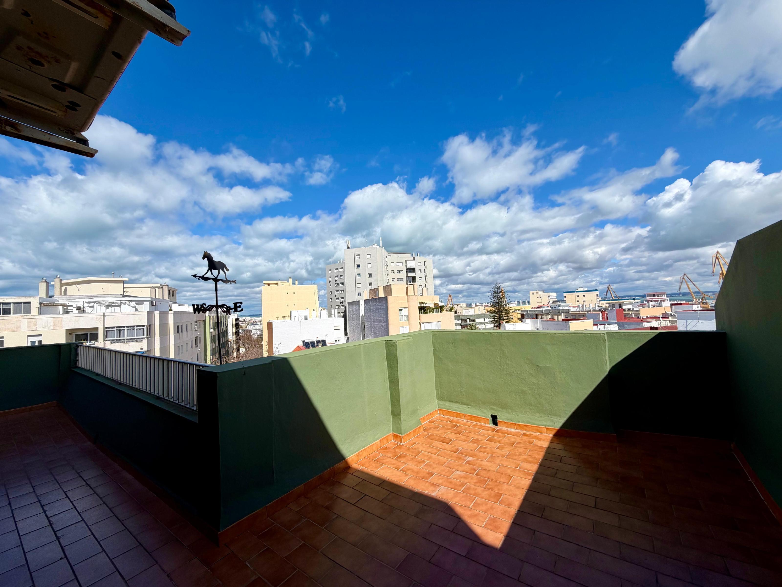 Imagen 28 Piso en venta en Cádiz / Cerca de la plaza San Severiano