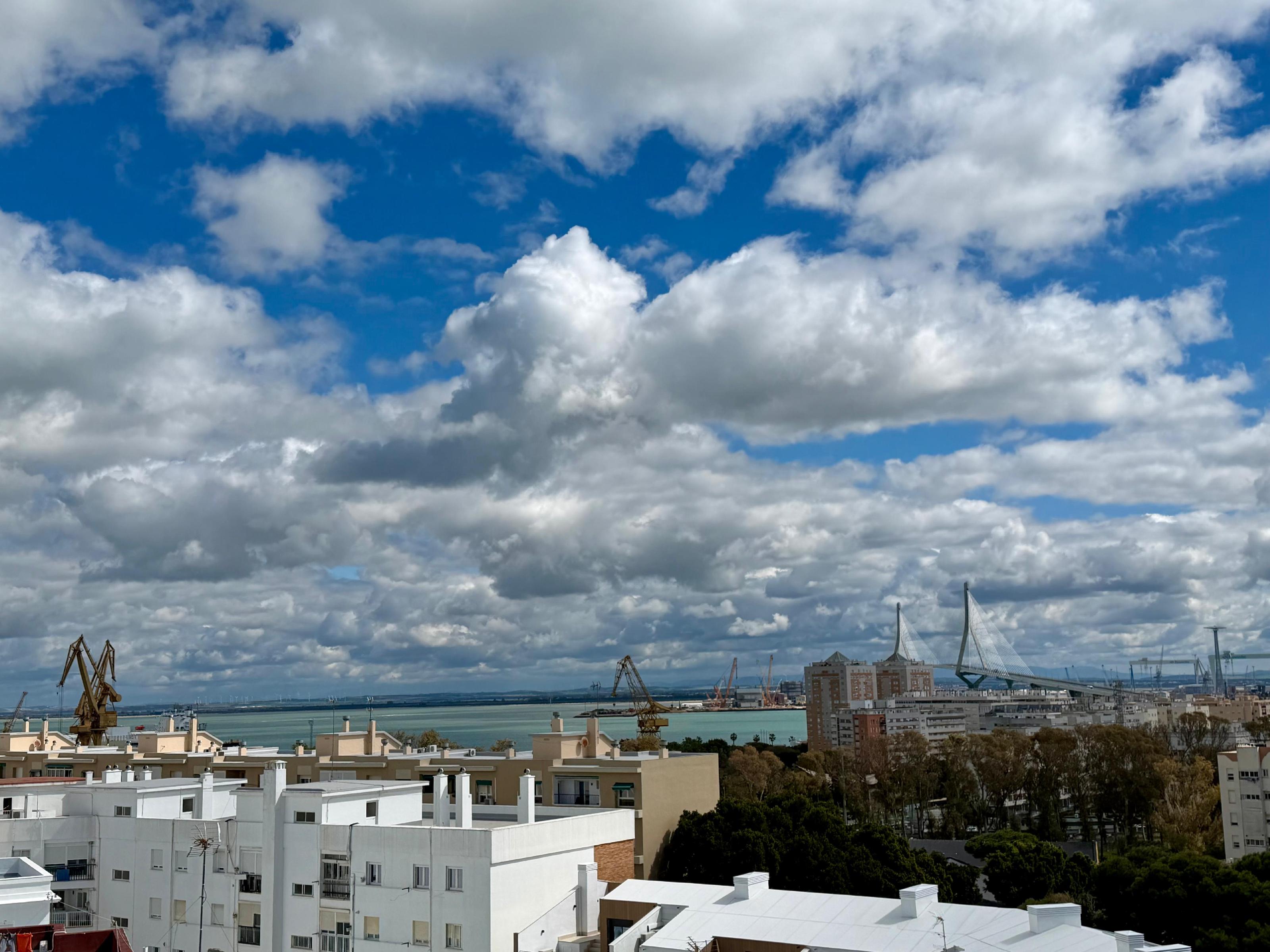 Imagen 1 Piso en venta en Cádiz / Cerca de la plaza San Severiano