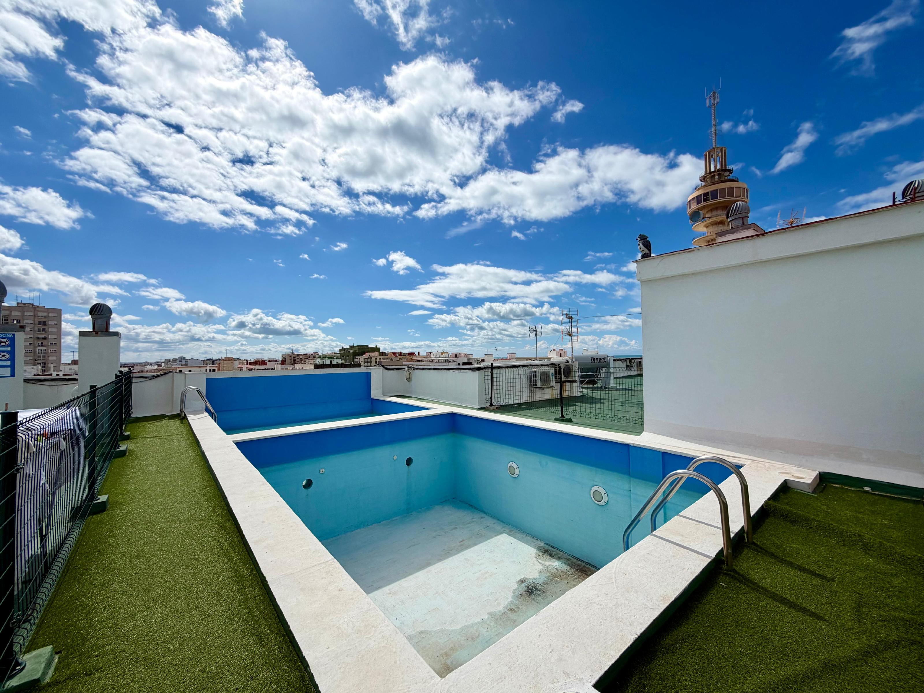 Imagen 2 Piso en venta en Cádiz / Cerca de la plaza San Severiano