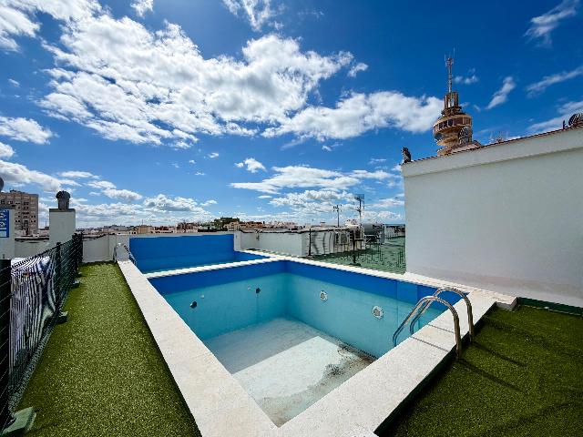 Imagen 2 Inmueble 300099 - Piso en venta en Cádiz / Cerca de la plaza San Severiano