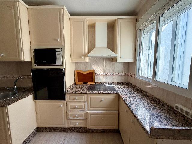 Imagen 7 Inmueble 300099 - Piso en venta en Cádiz / Cerca de la plaza San Severiano