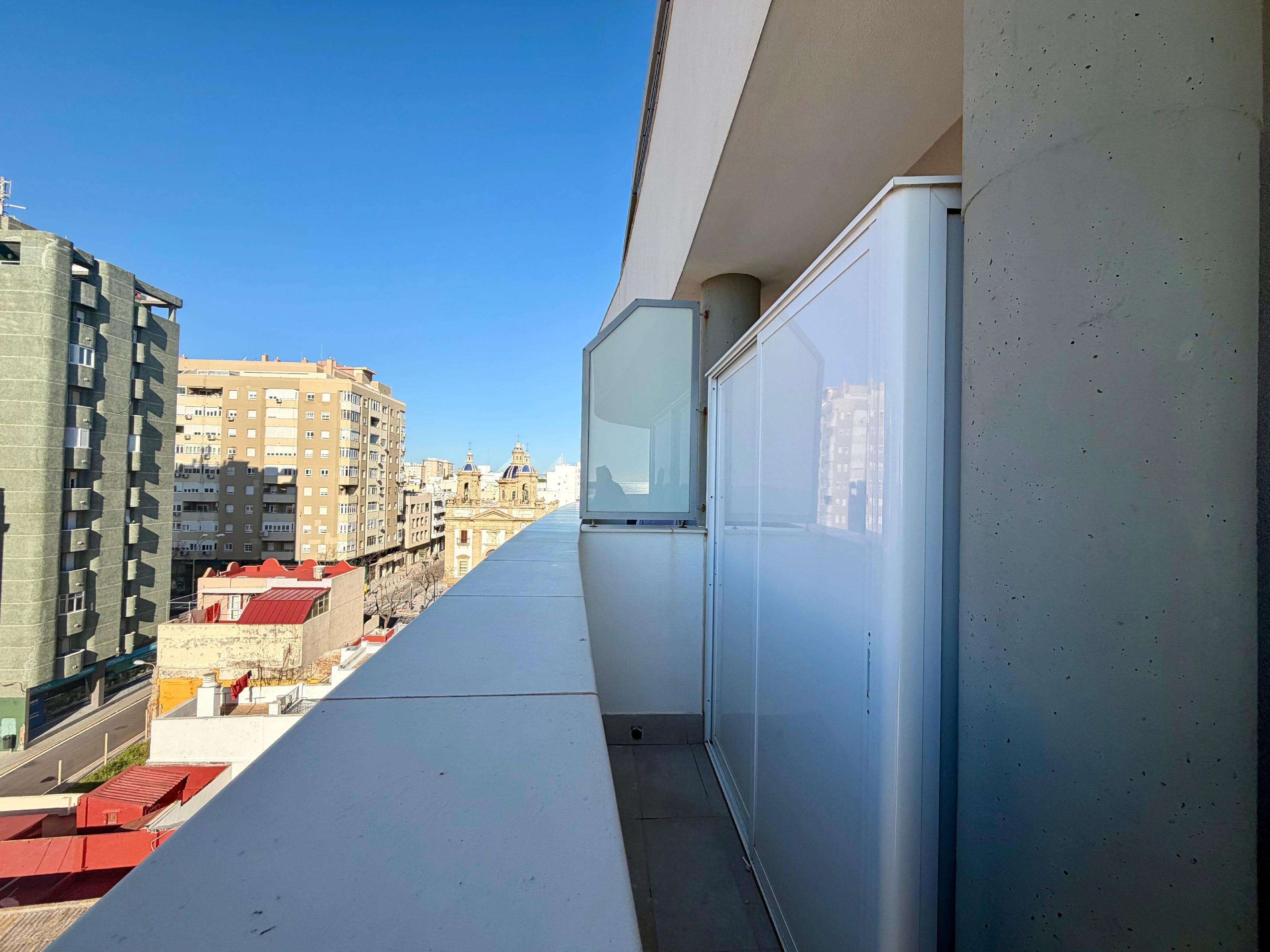 Imagen 19 Piso en venta en Cádiz / En la playa Santa María del Mar.