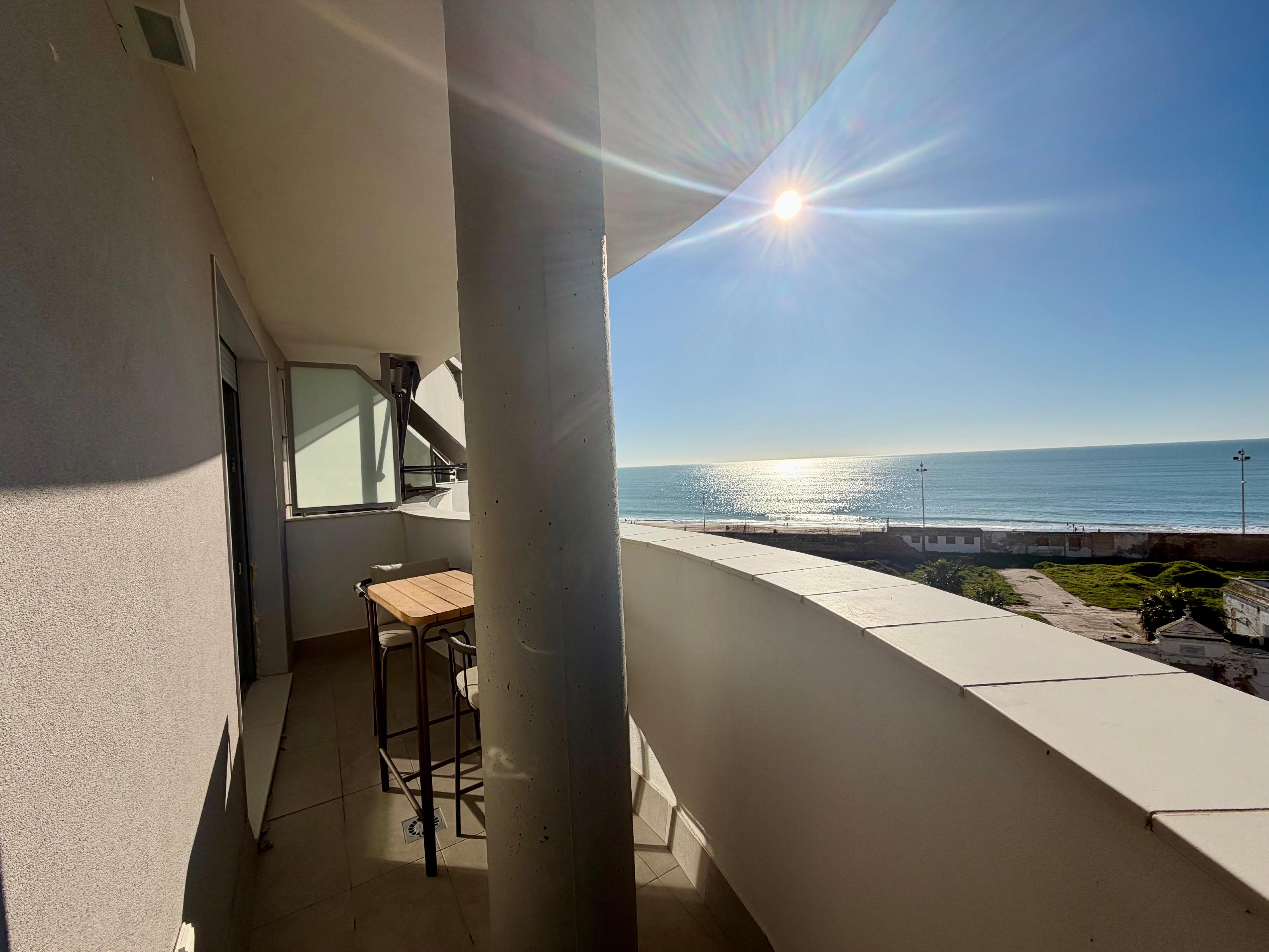 Imagen 21 Piso en venta en Cádiz / En la playa Santa María del Mar.