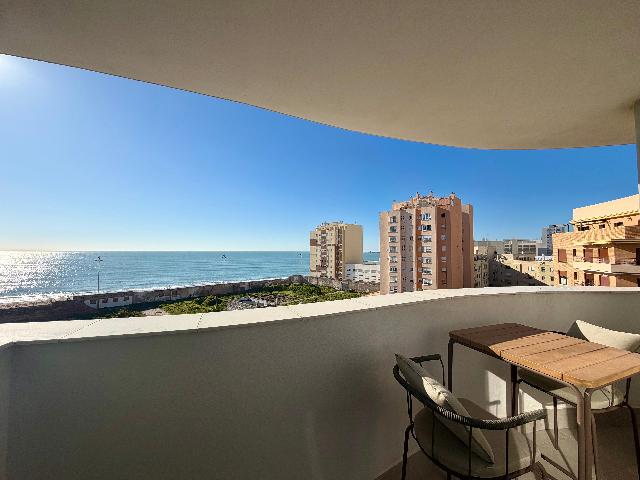Imagen 1 Inmueble 300853 - Piso en venta en Cádiz / En la playa Santa María del Mar.