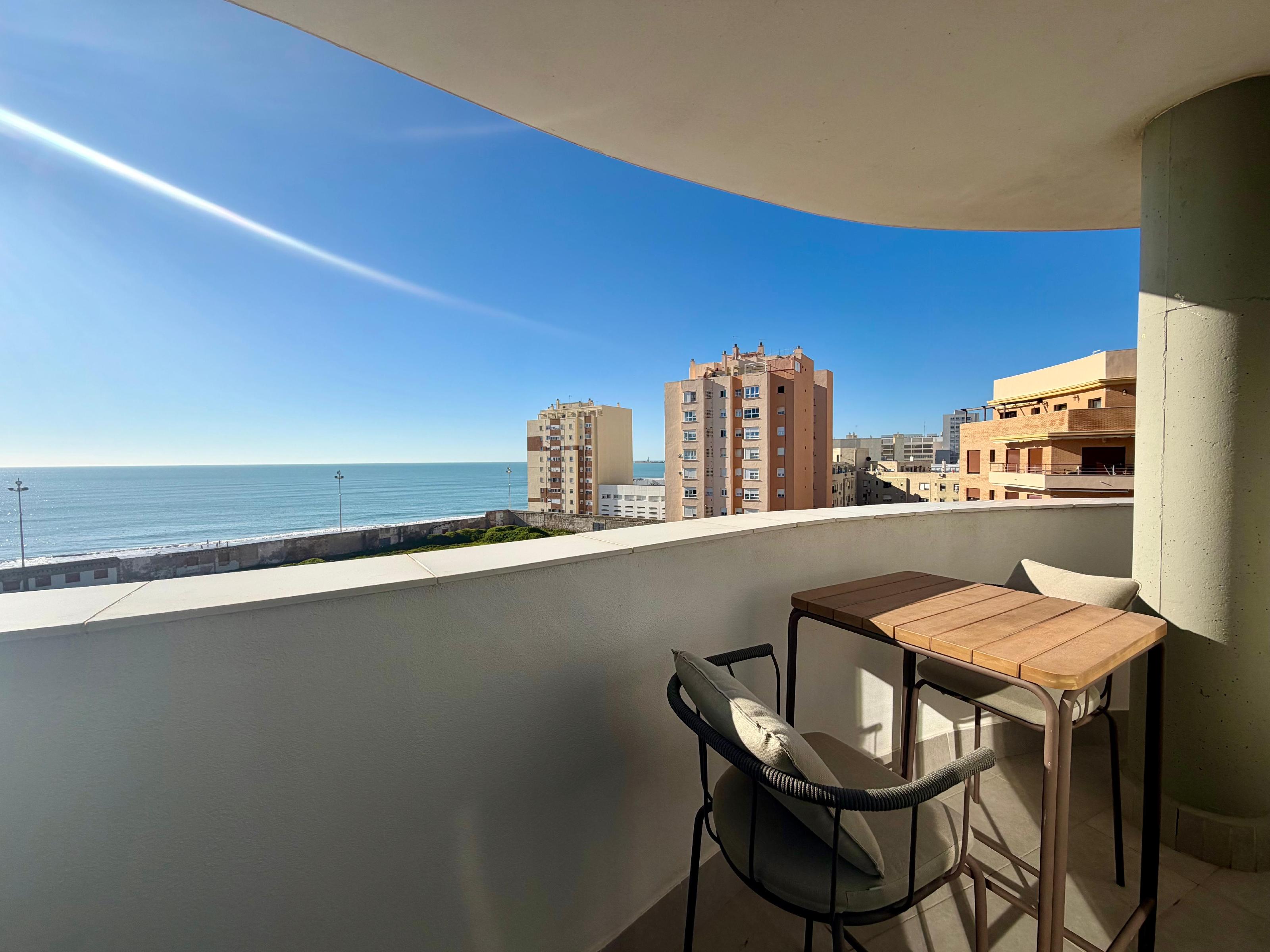 Imagen 26 Piso en venta en Cádiz / En la playa Santa María del Mar.