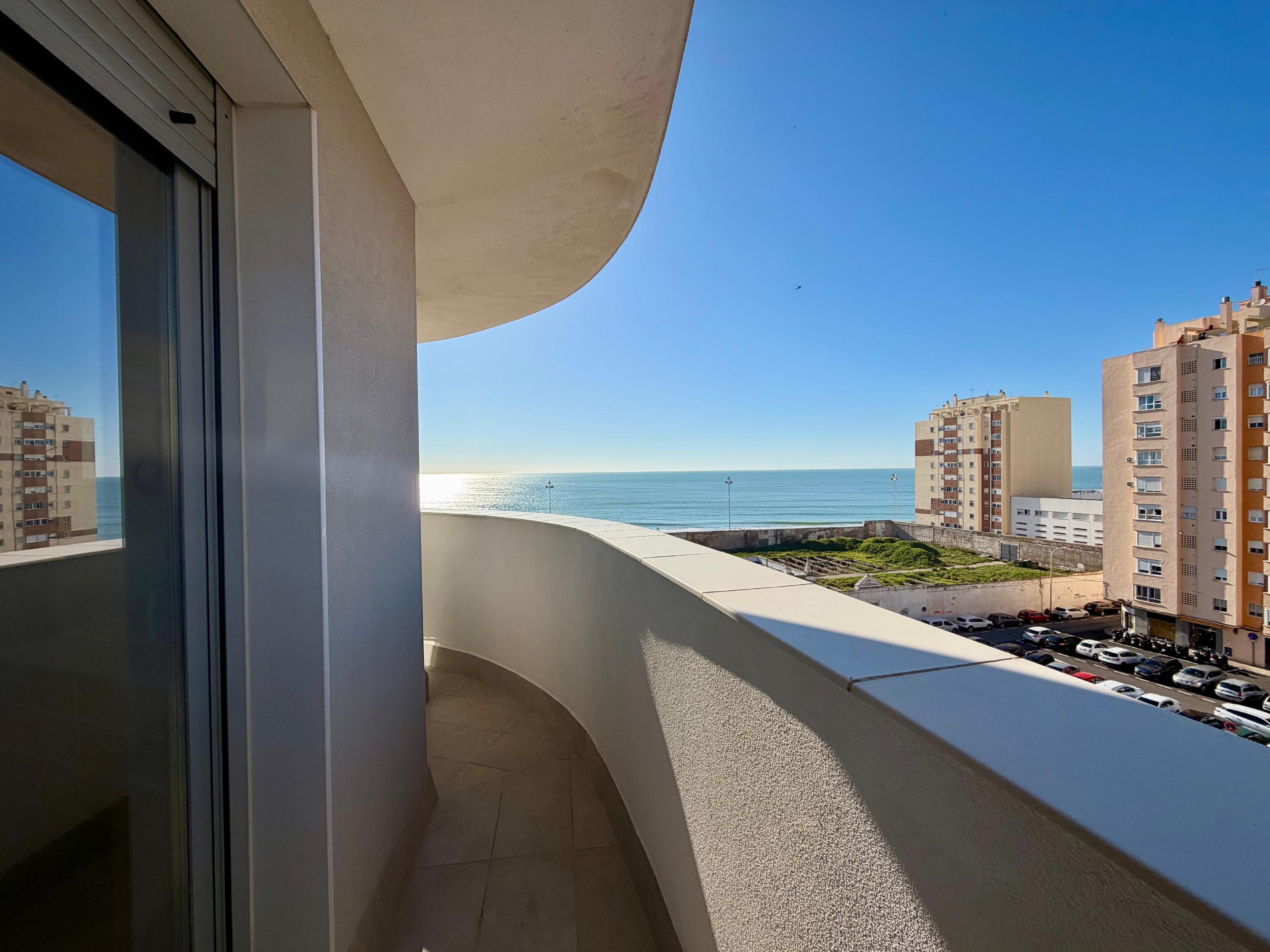 Imagen 25 Piso en venta en Cádiz / En la playa Santa María del Mar.