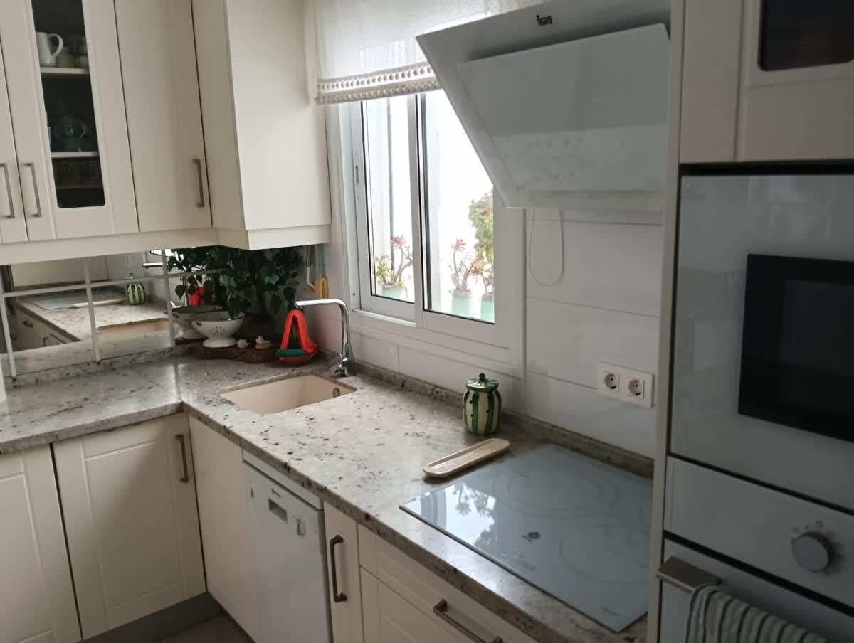 Imagen 17 Piso en venta en Rota / A 100 metros de la playa Punta Candor 
