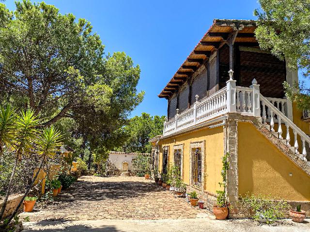 Imagen 1 Inmueble 289652 - Casa Rústica en venta en Andújar /  Viña junto al curce de la carretera de la Parrilla