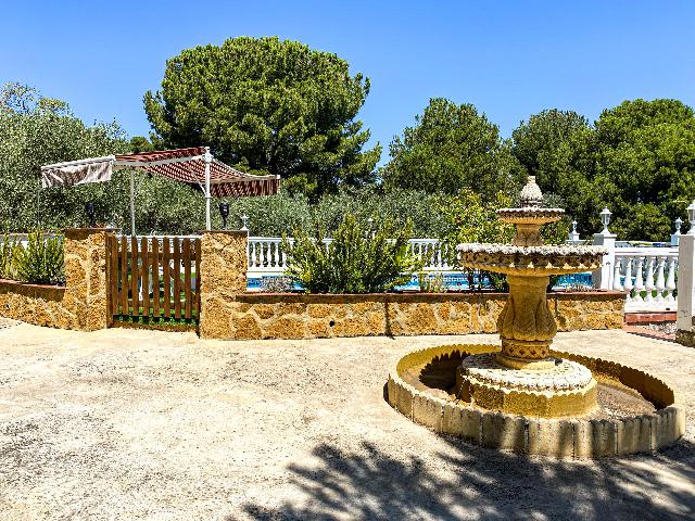 Imagen 4 Inmueble 289652 - Casa Rústica en venta en Andújar /  Viña junto al curce de la carretera de la Parrilla