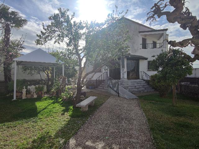 Imagen 2 Inmueble 291607 - Casa Aislada en venta en Andújar / Urbanización  Chalets El Choto