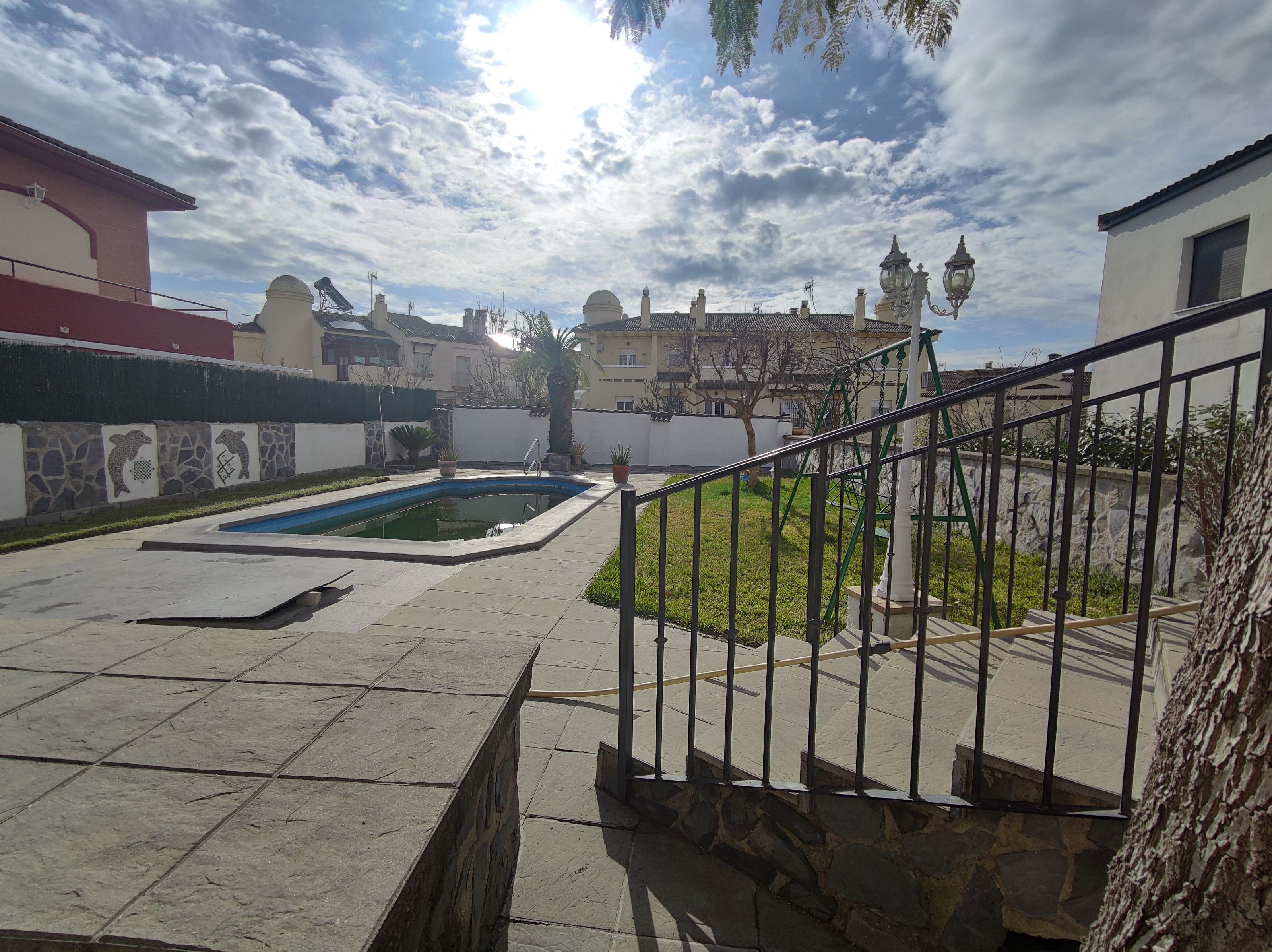 Imagen 58 Casa Aislada en venta en Andújar / Urbanización  Chalets El Choto