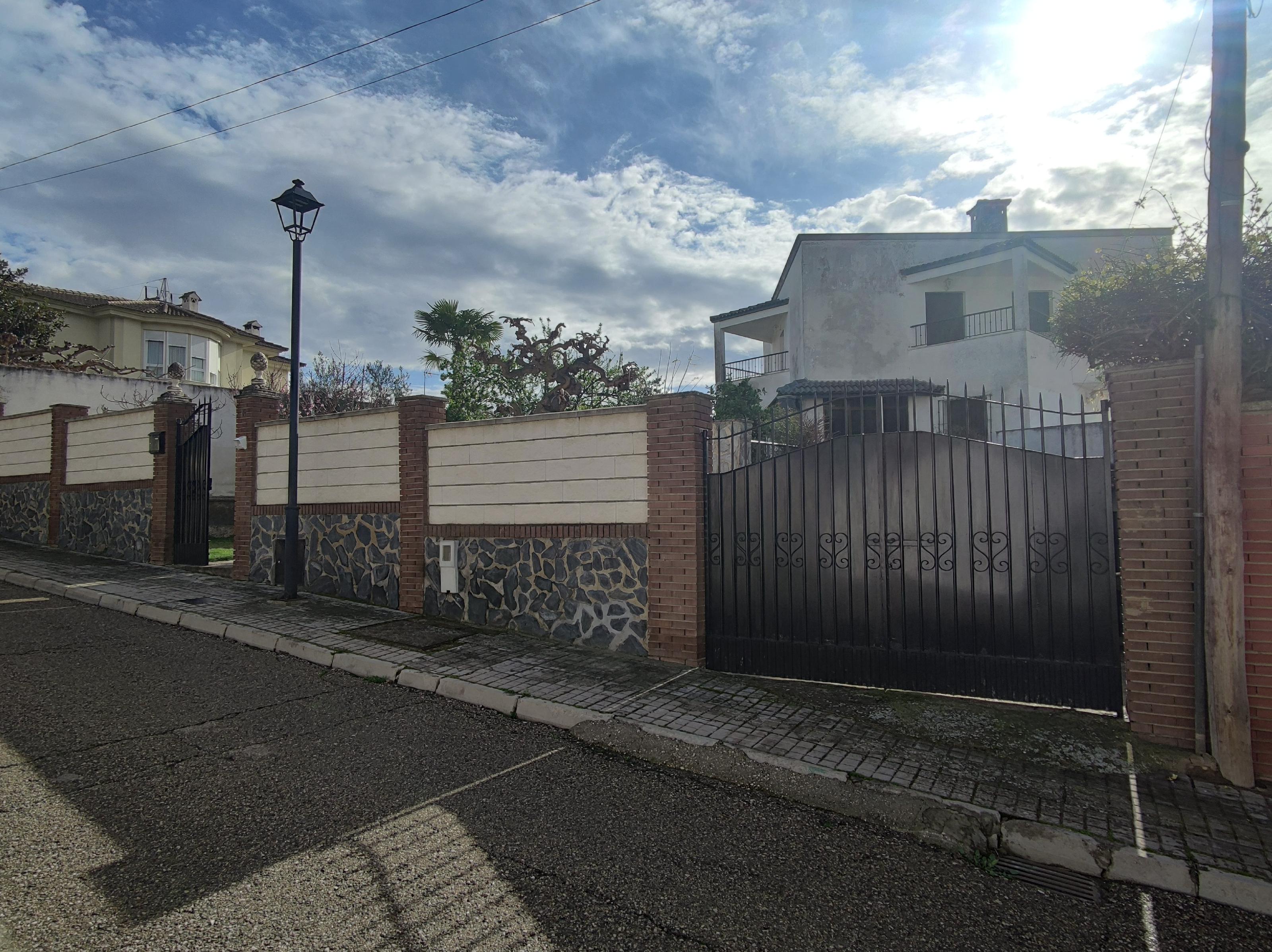 Imagen 83 Casa Aislada en venta en Andújar / Urbanización  Chalets El Choto